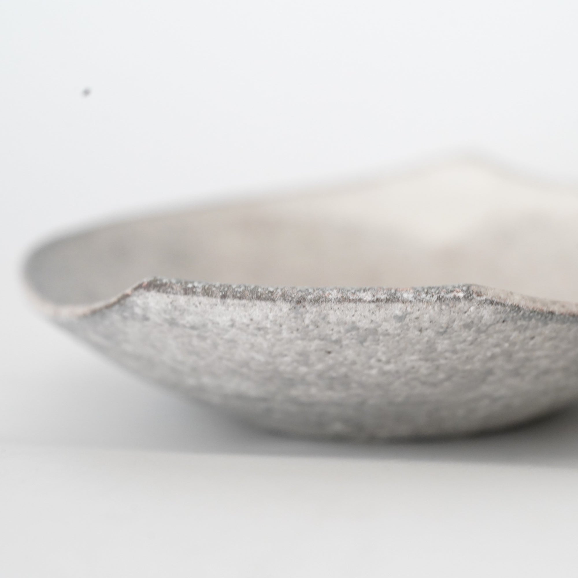 【Etsuji Noguchi】grayish black 6sun flat bowl