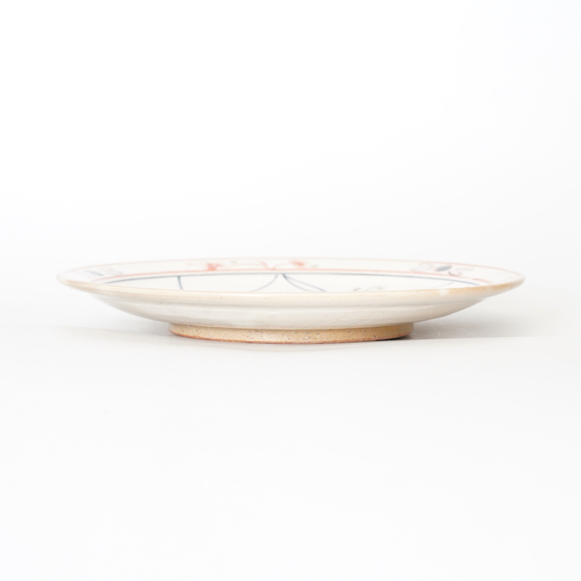 中国　民国　粉彩　花蝶文盤　小皿　二客　時代箱付　C　R6471 A ruby-ground famille-rose 'peony' bowl, Caihuatang mark, Qing