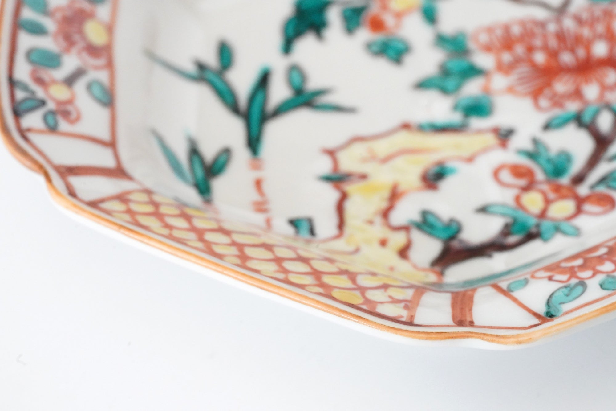 square flower patterned diamond-shaped plate