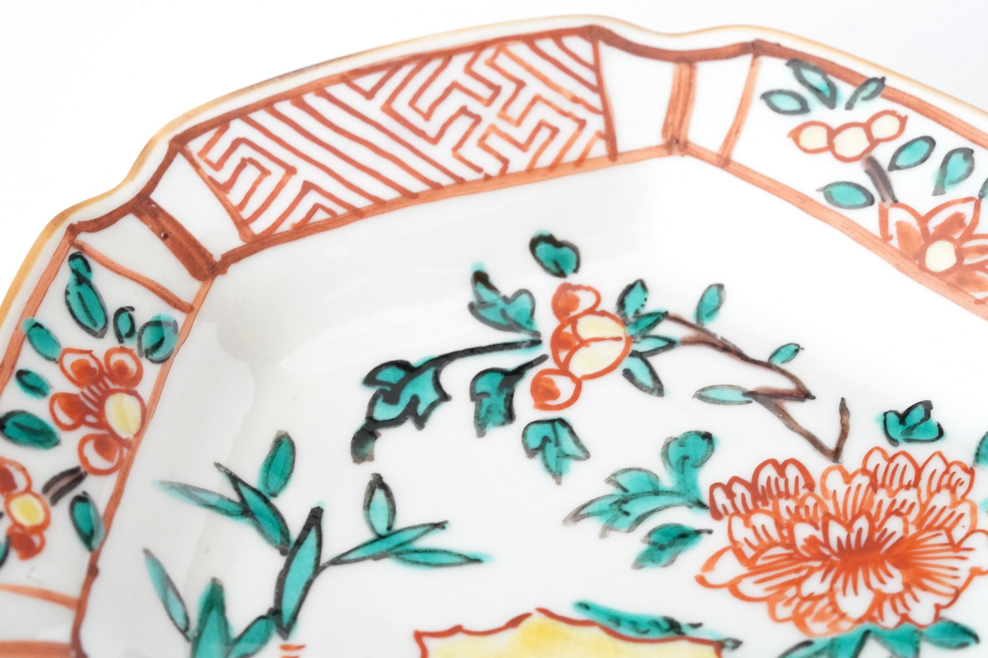 square flower patterned diamond-shaped plate