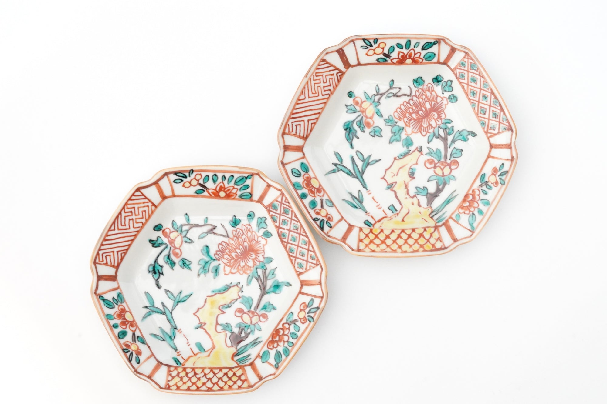 square flower patterned diamond-shaped plate