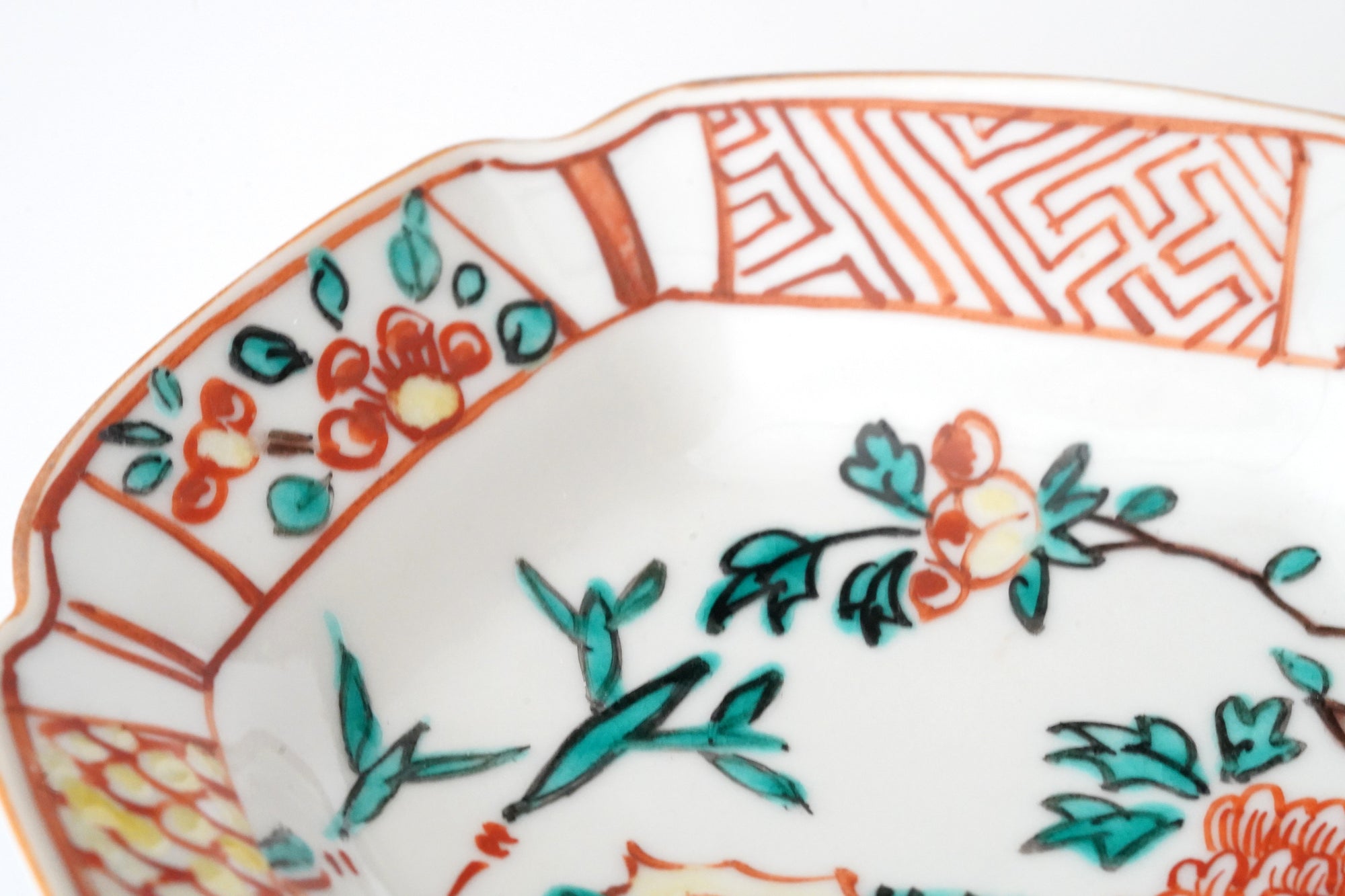 square flower patterned diamond-shaped plate