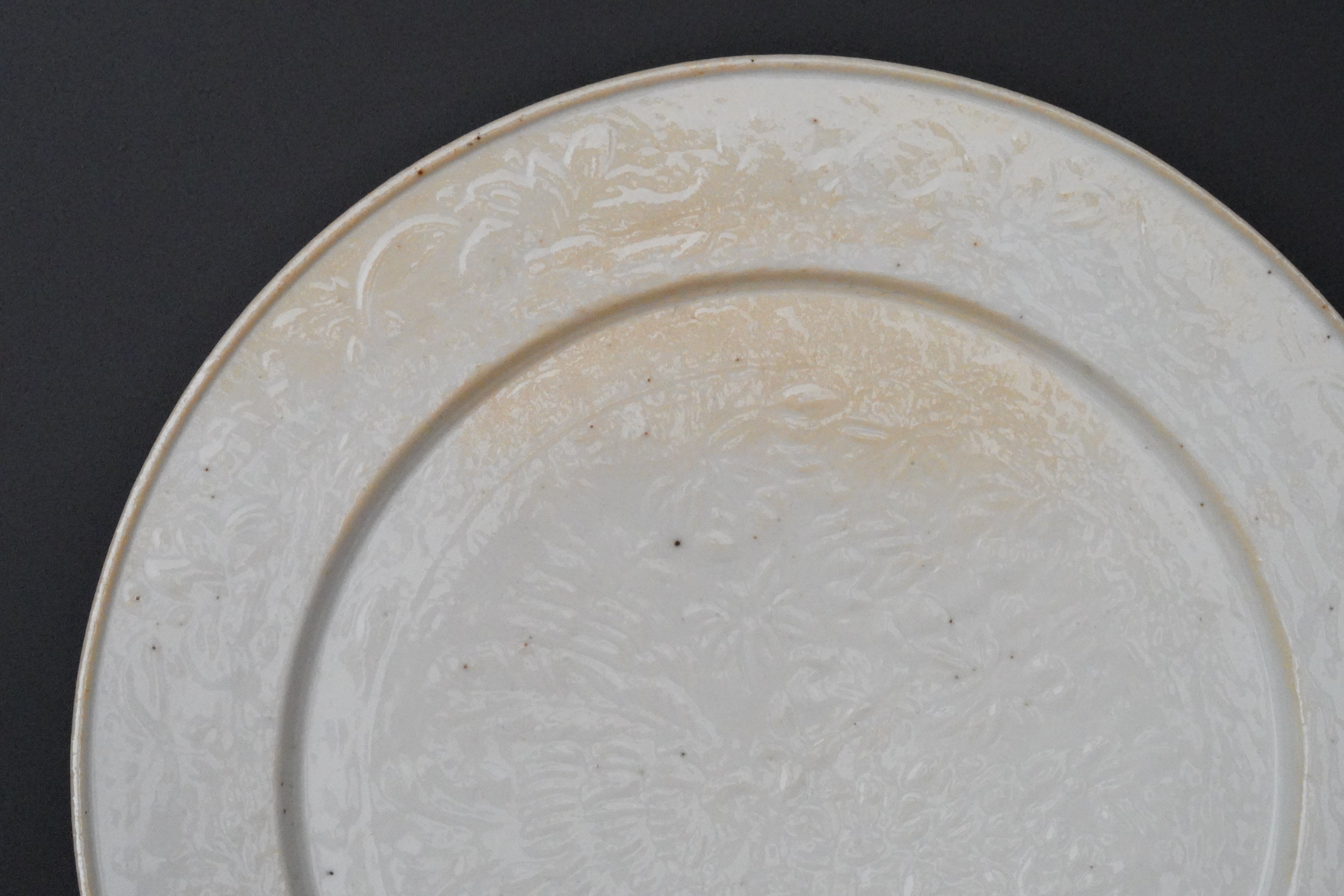 Bunshogama] White porcelain orchard-shaped 6-inch rim plate