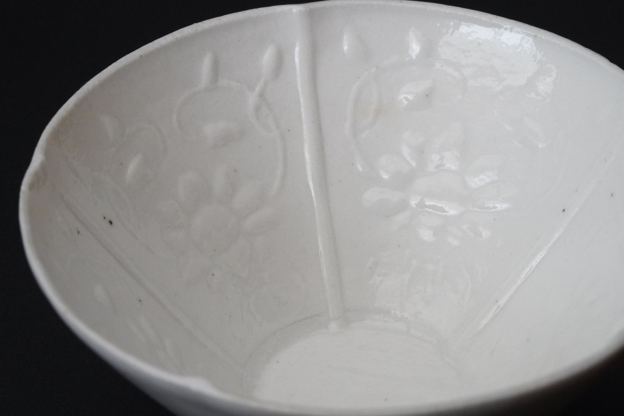 [Bunshogama] White porcelain flower-shaped small bowl
