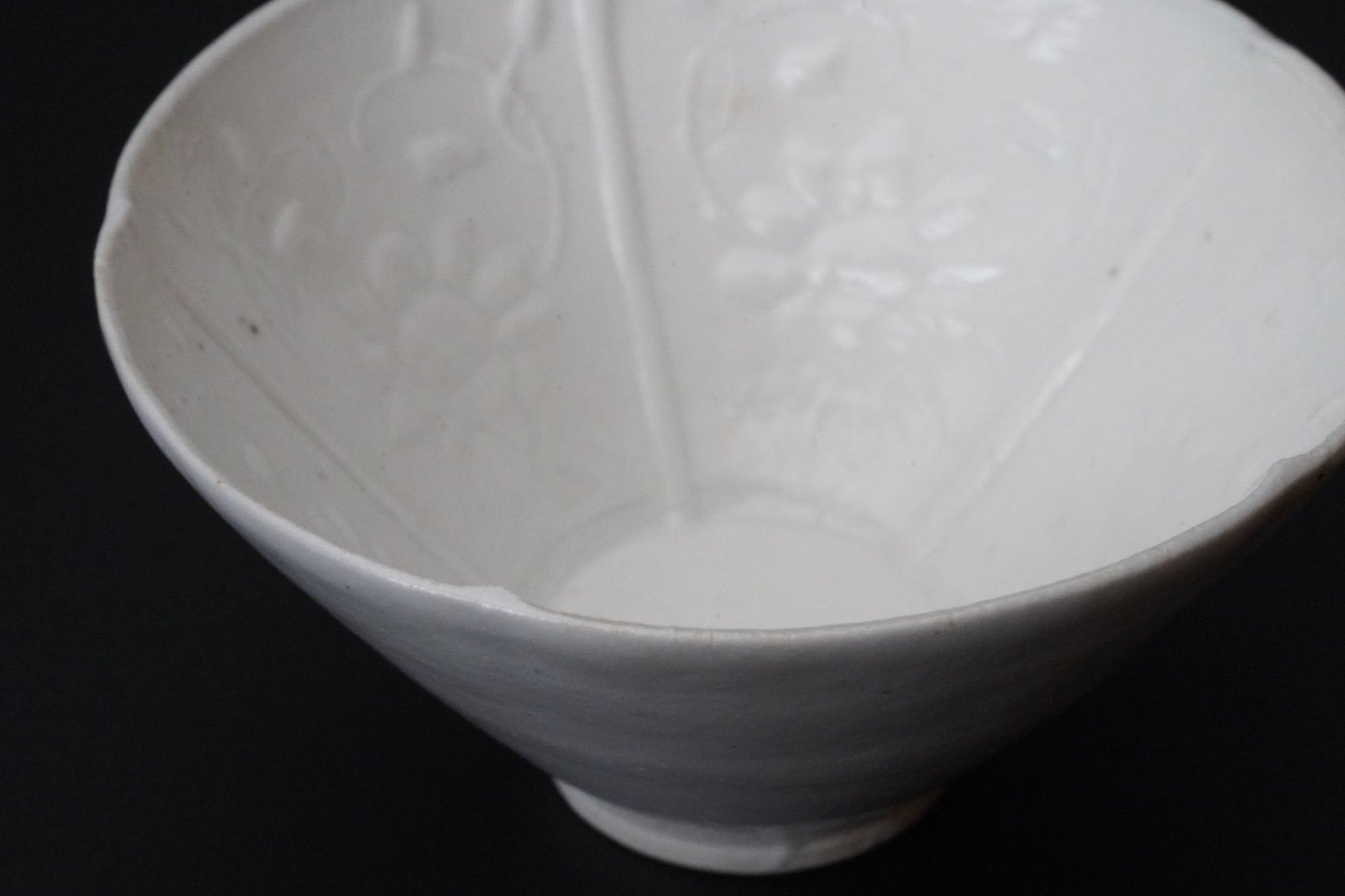 [Bunshogama] White porcelain flower-shaped small bowl