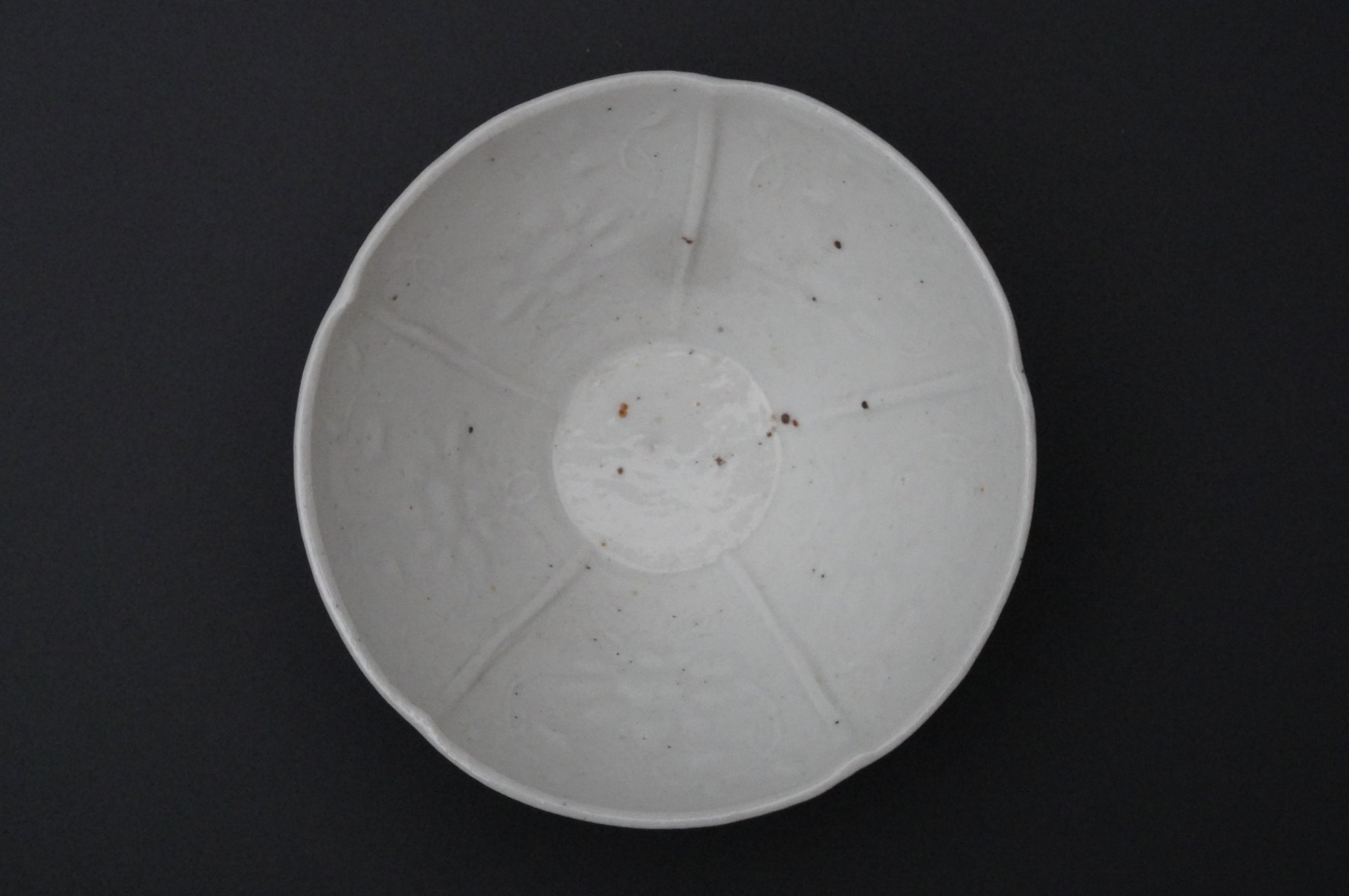 [Bunshogama] White porcelain flower-shaped small bowl