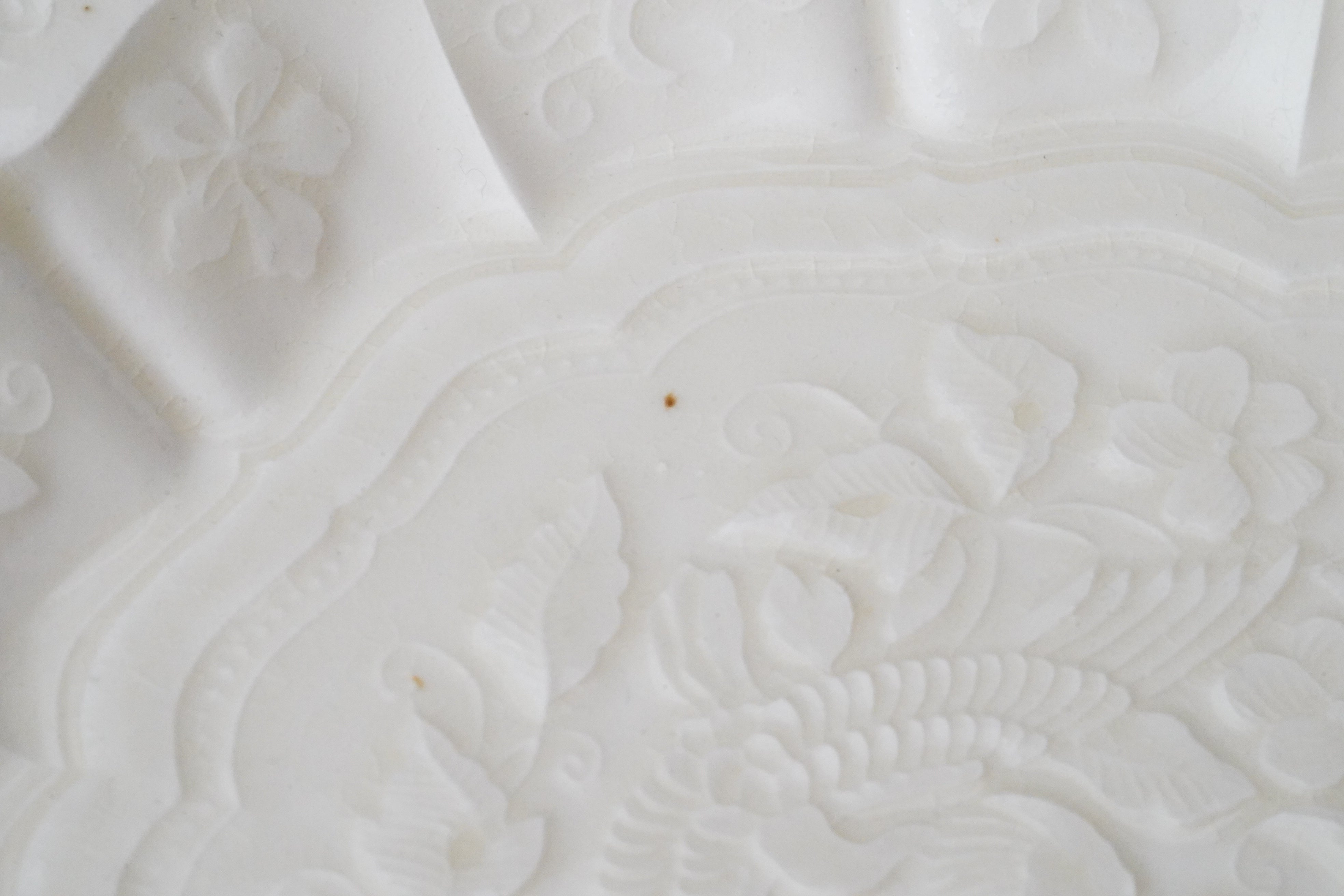 原田譲】白瓷印花花喰鳥稜花盤 – うつわ御結