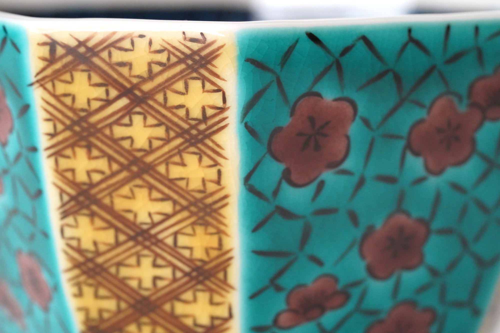 氷裂小梅紋様八角小鉢