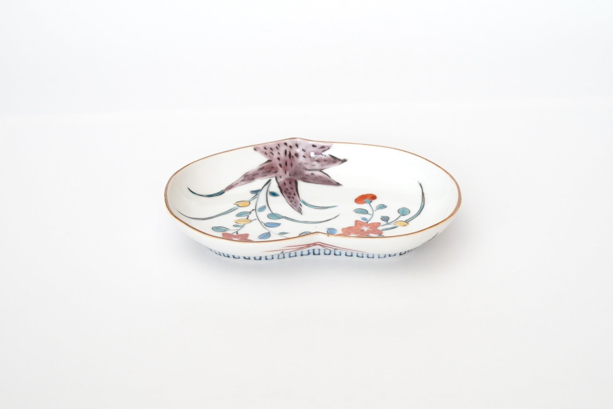 5-inch plate with ink-filled treasures and flowers and birds pattern