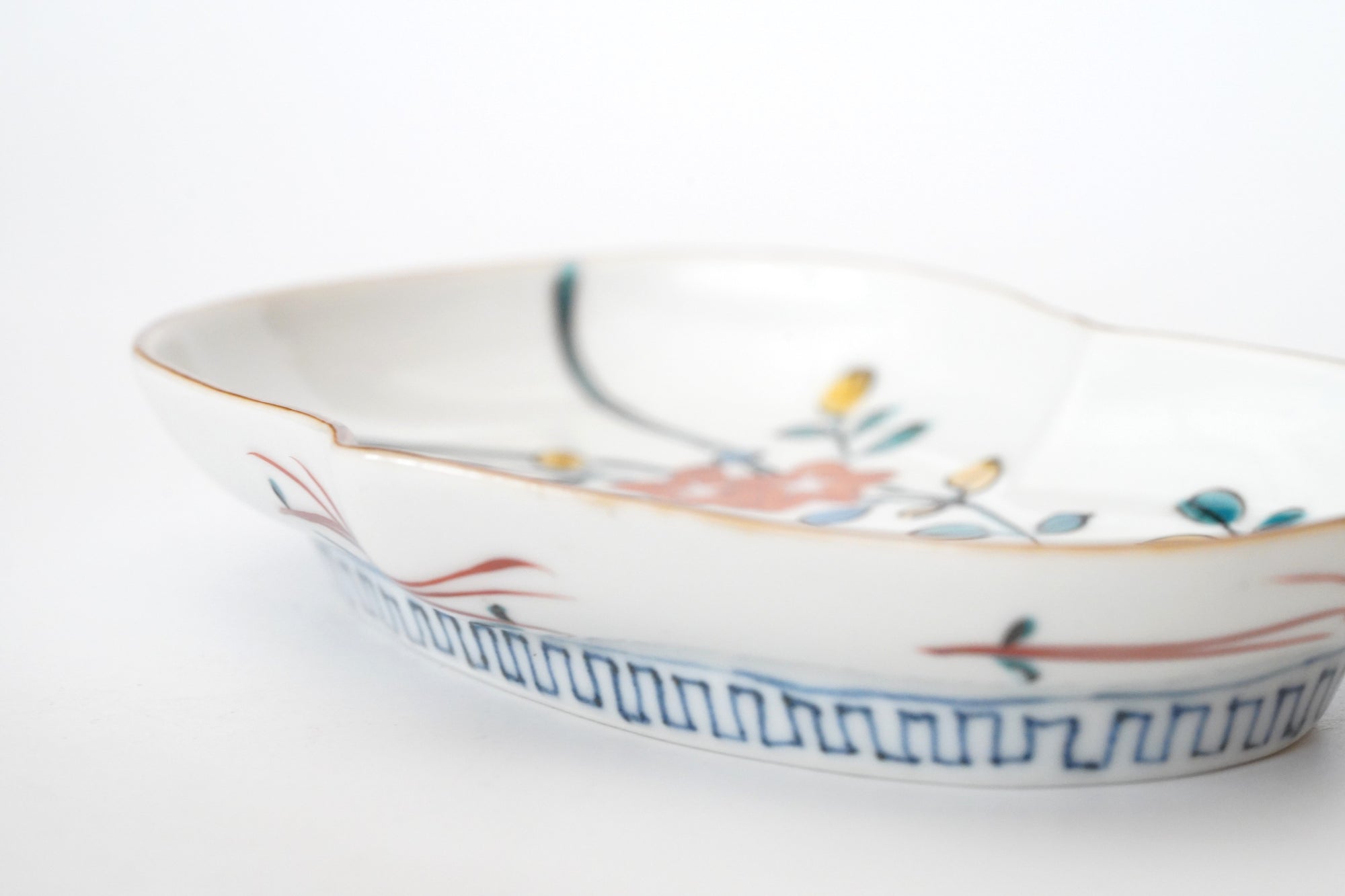 5-inch plate with ink-filled treasures and flowers and birds pattern