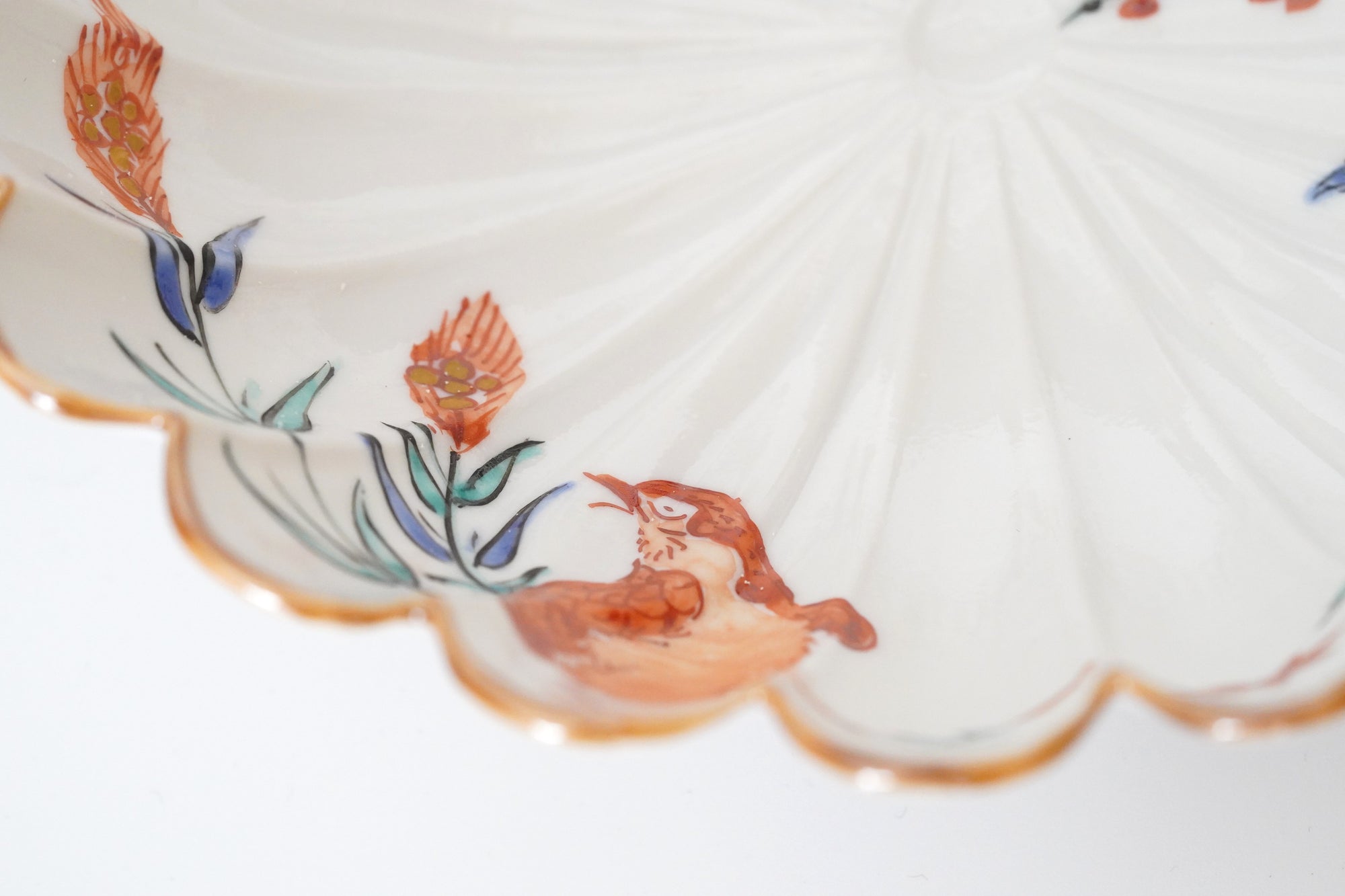 乳白釉色絵鶉文菊割五寸鉢