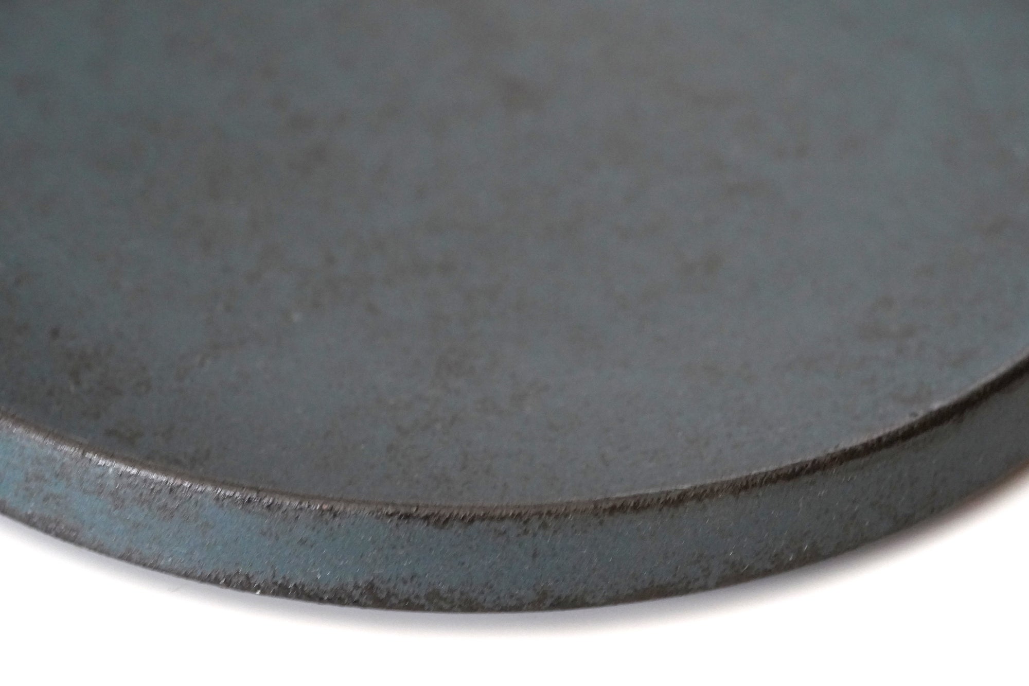 【渋谷英一】地ノ器フラット皿　縁立　緑青