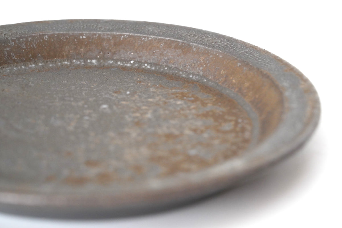 【山本英樹】玄釉ステップリム皿　13cm