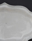 [Bunshogama] White porcelain shaped 5-inch plate with ridged flowers