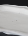 [Bunshogama] White porcelain shaped 5-inch plate with ridged flowers