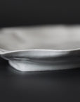 [Bunshogama] White porcelain shaped 5-inch plate with ridged flowers