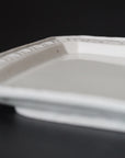 [Bunshogama] White porcelain shaped 5-inch plate with ridged flowers