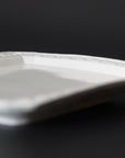 [Bunshogama] White porcelain shaped 5-inch plate with ridged flowers