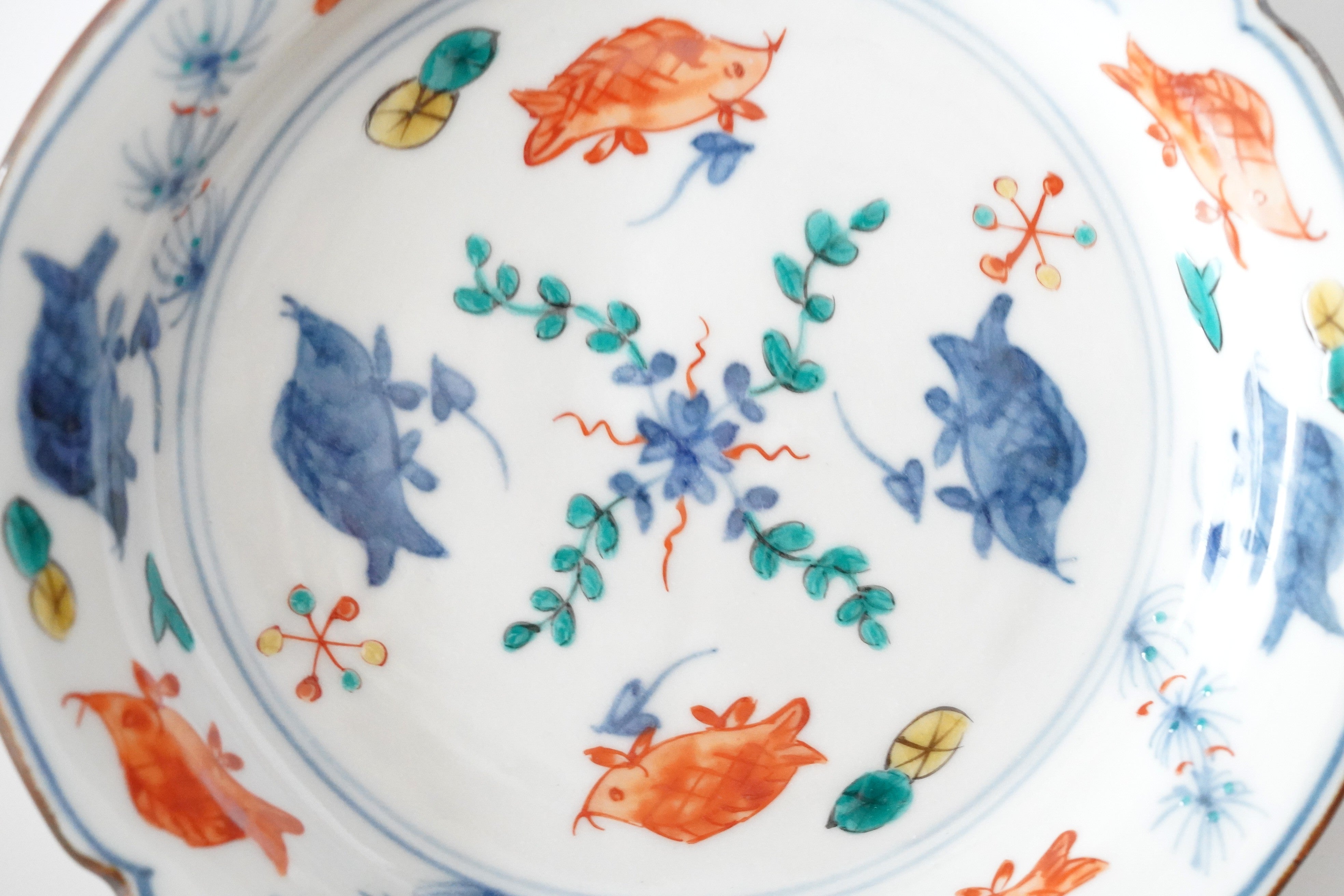 粉彩花文皿 角皿 金彩 色絵付 蝶 へちま 菊 花文様 変形 古伊万里 角皿 金彩