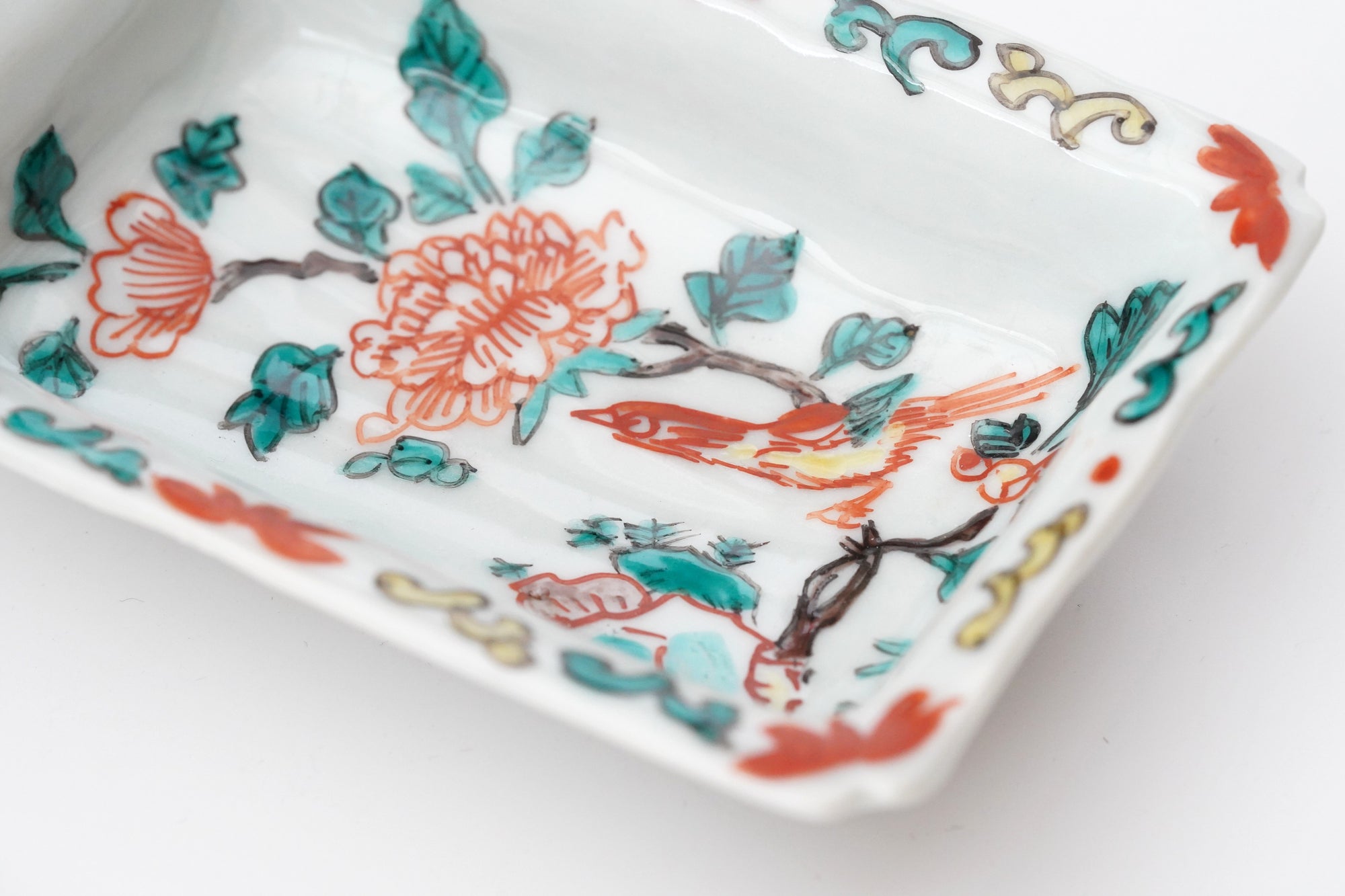 square flower patterned diamond-shaped plate