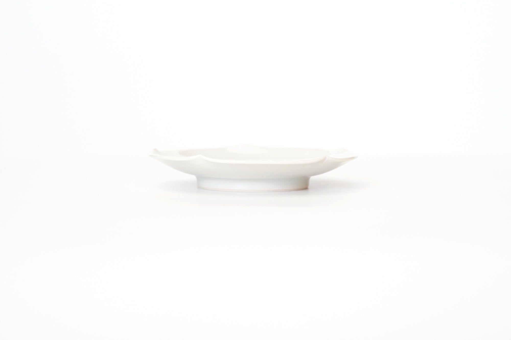 【Masamitsu Kawai】white porcelain round flower shaped small bowl