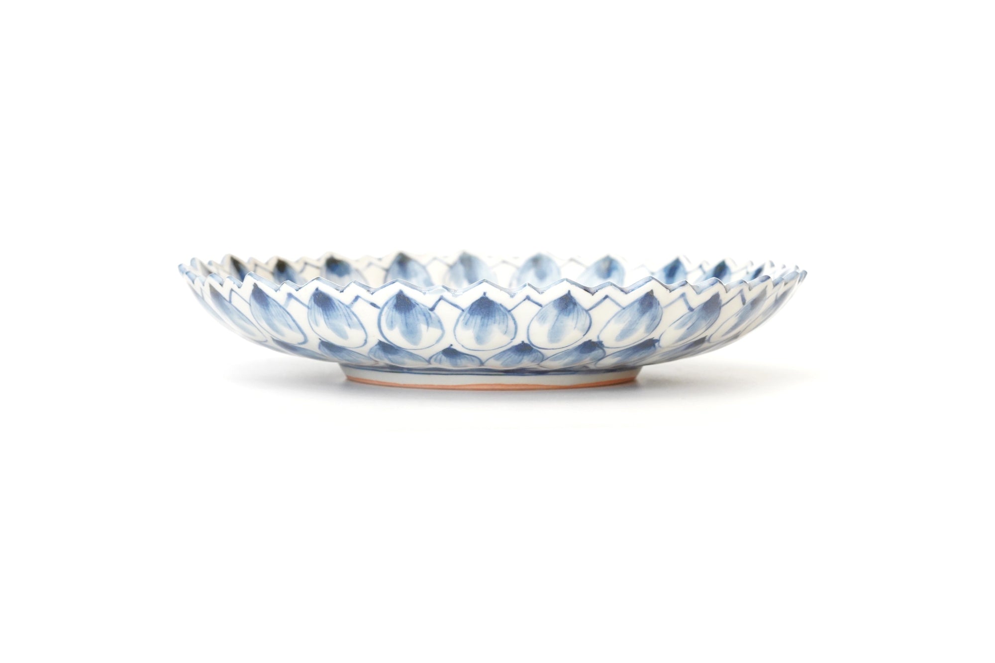 [Toshihiko Hirono] Old dyed chrysanthemum lotus carved plate