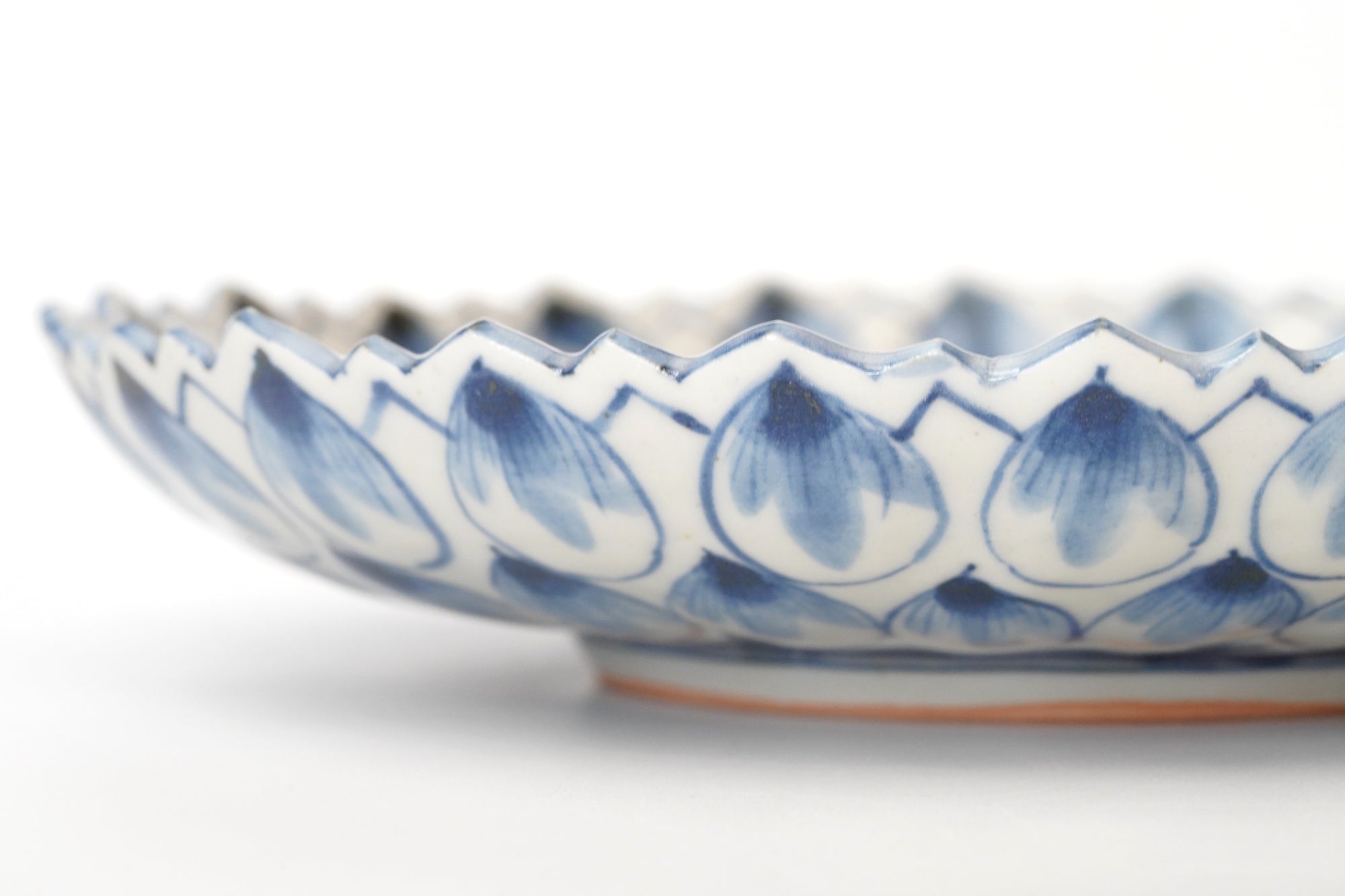 [Toshihiko Hirono] Old dyed chrysanthemum lotus carved plate