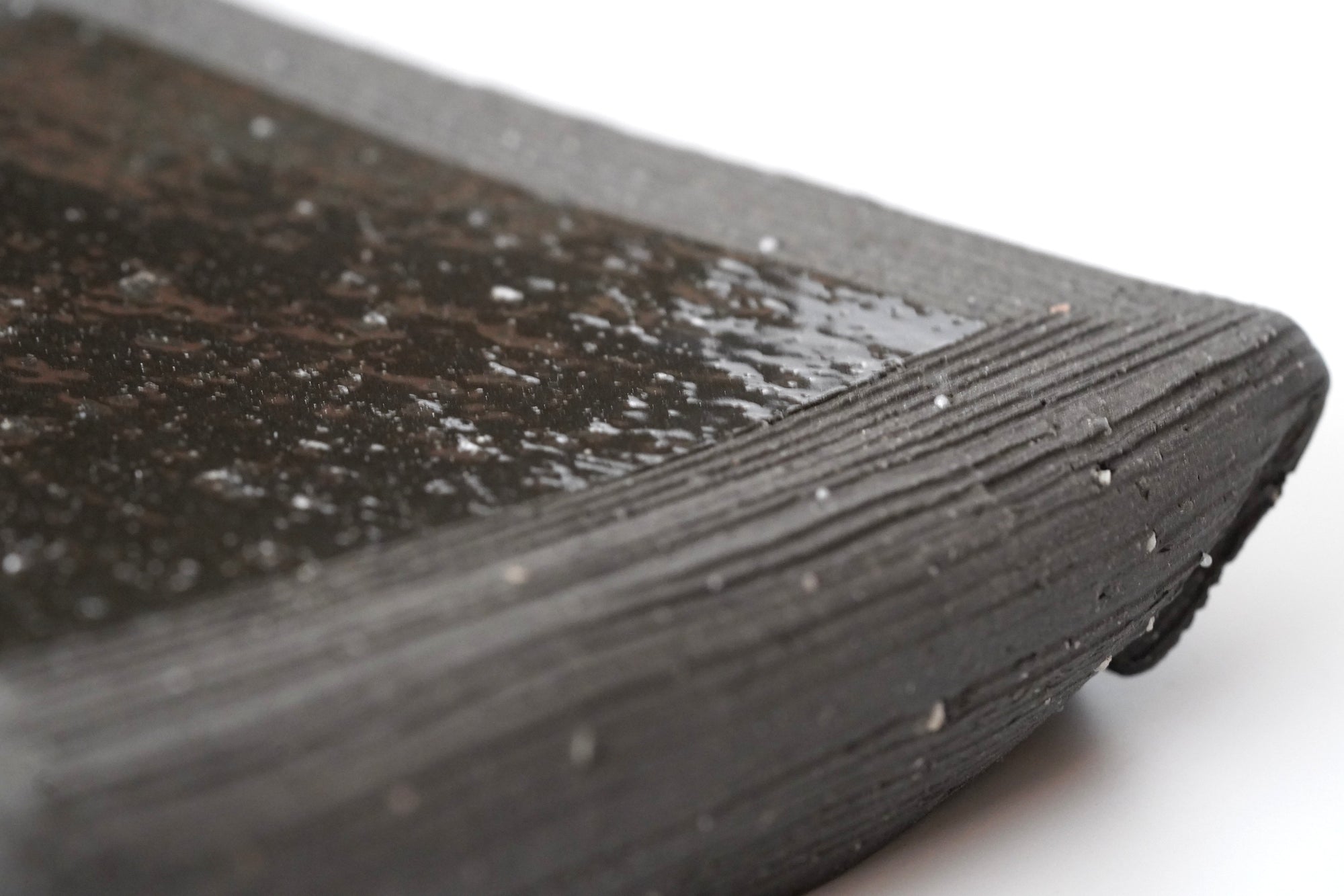 黒陶荒線彫四方トジ正角盛器