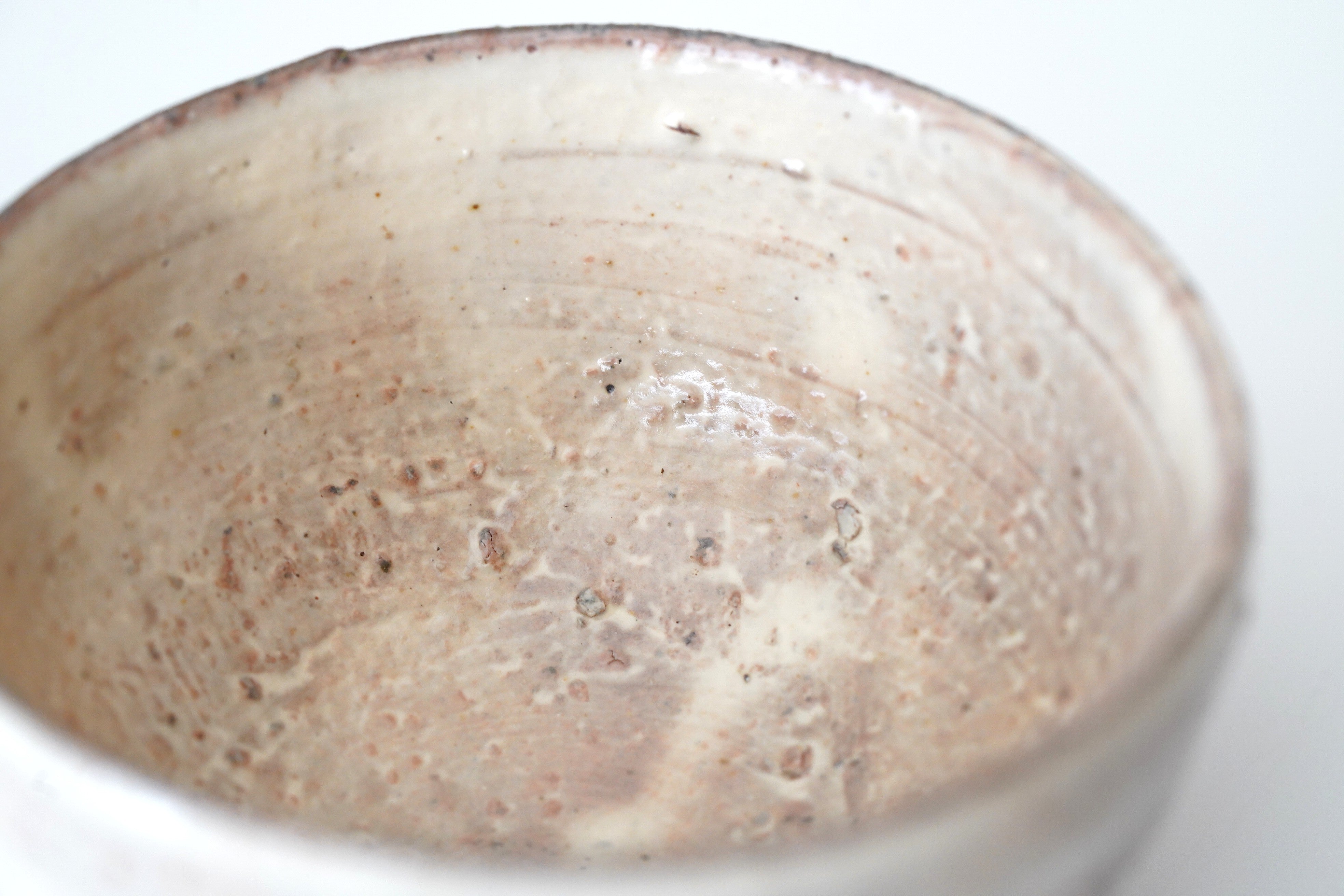 辻村 塊】粉引汲出 – うつわ御結