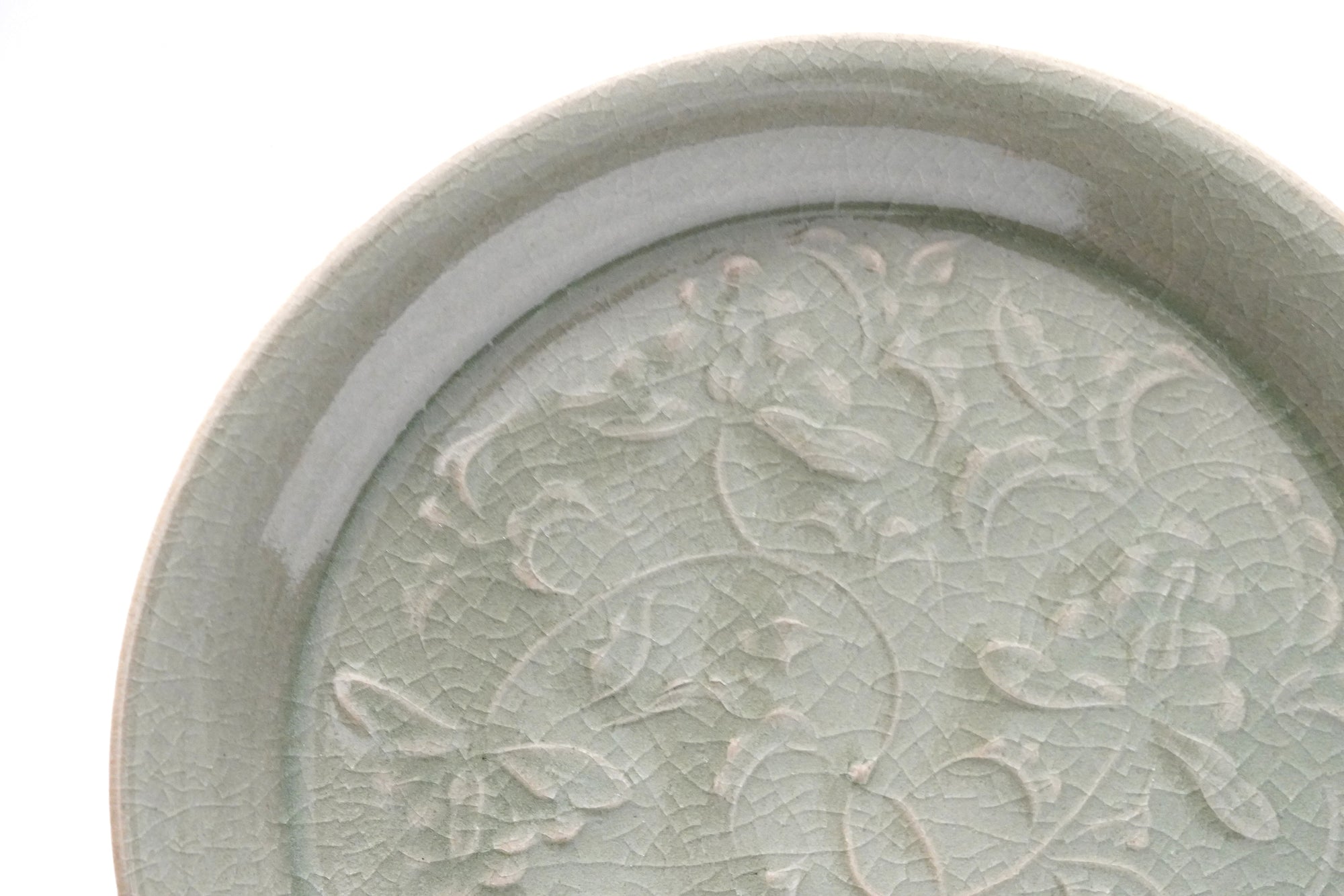 【川瀬竹秋】青瓷彫花文皿（A-03）　彩