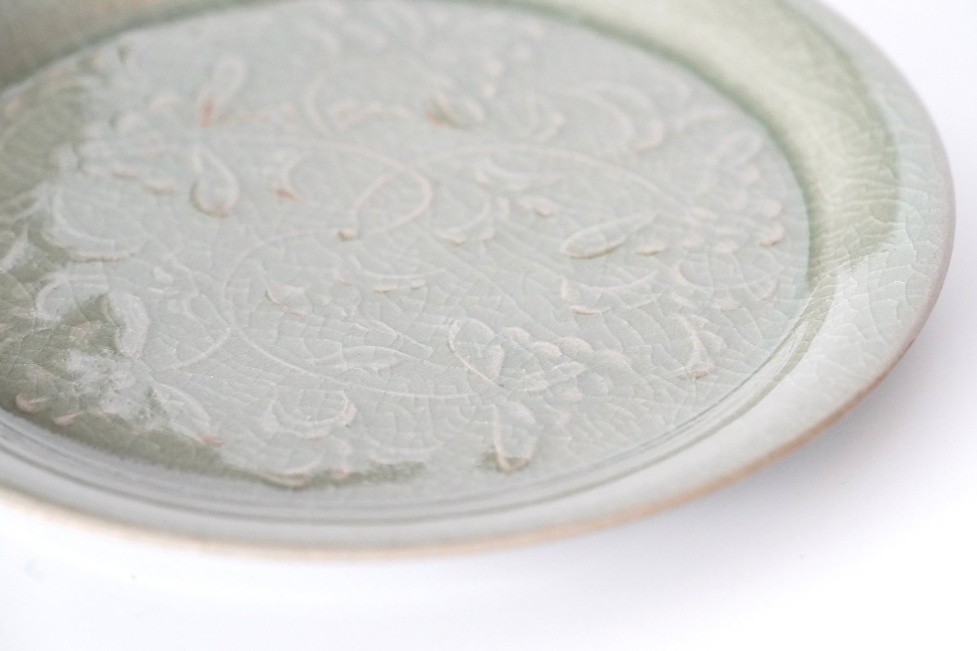 【川瀬竹秋】青瓷彫花文皿（A-03）　彩