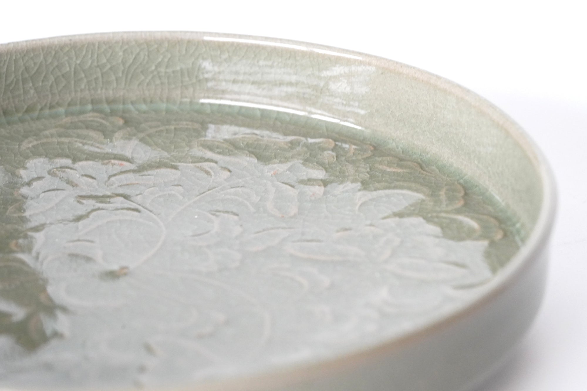 【川瀬竹秋】青瓷彫花文皿（A-02）　彩