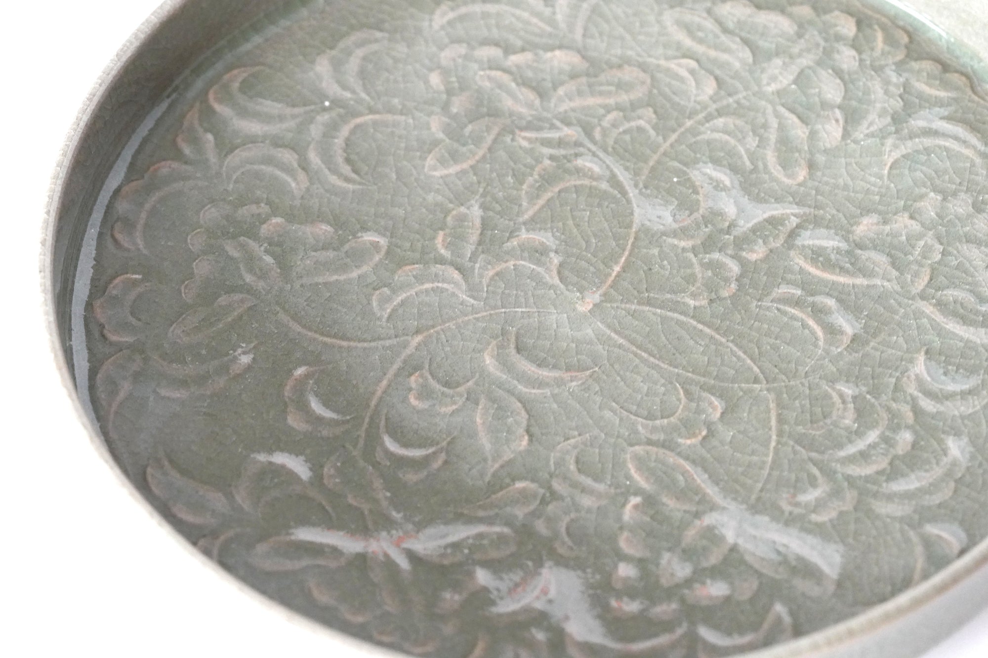 【川瀬竹秋】青瓷彫花文皿（A-02）　彩