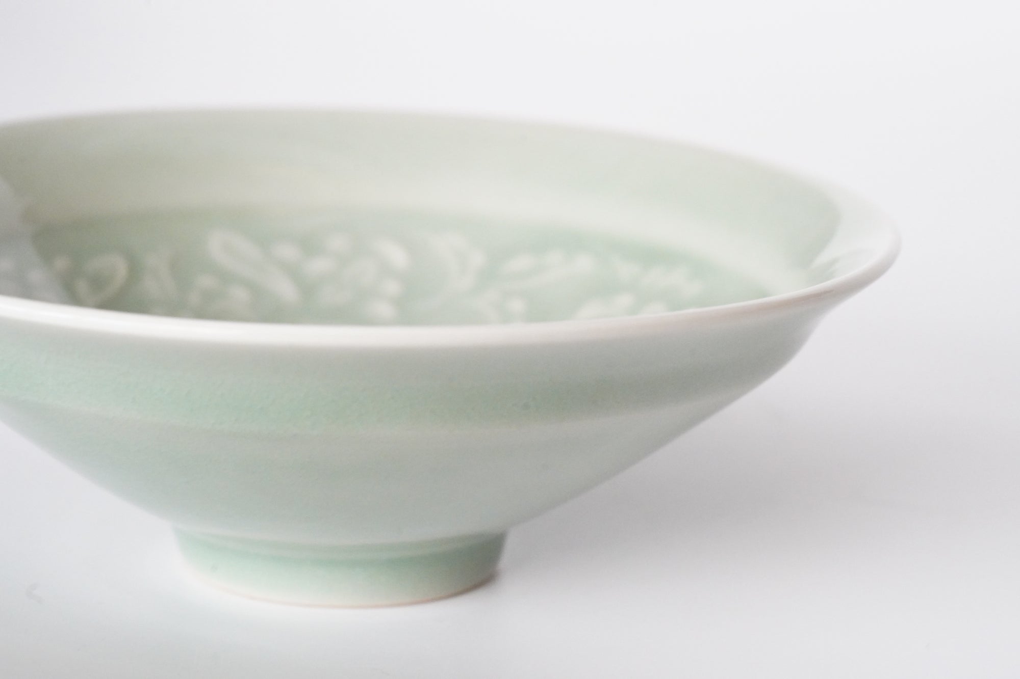 【川瀬竹秋】青白磁彫花文碗（A-10）