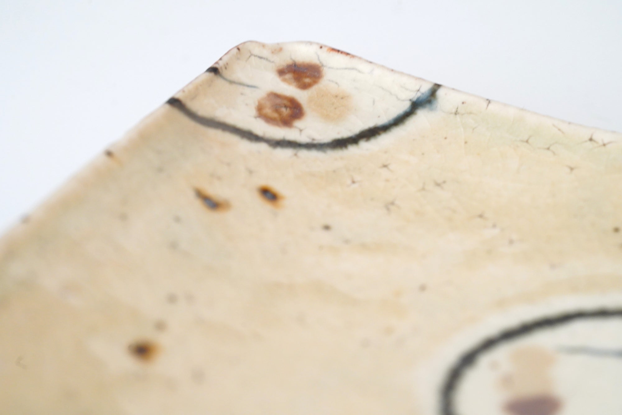 【杉本太郎】6×4寸角皿　白丸文