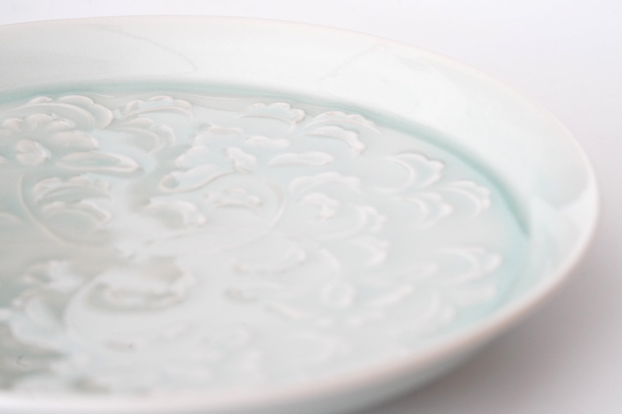 【川瀬竹秋】青白磁彫花文皿（A-01）