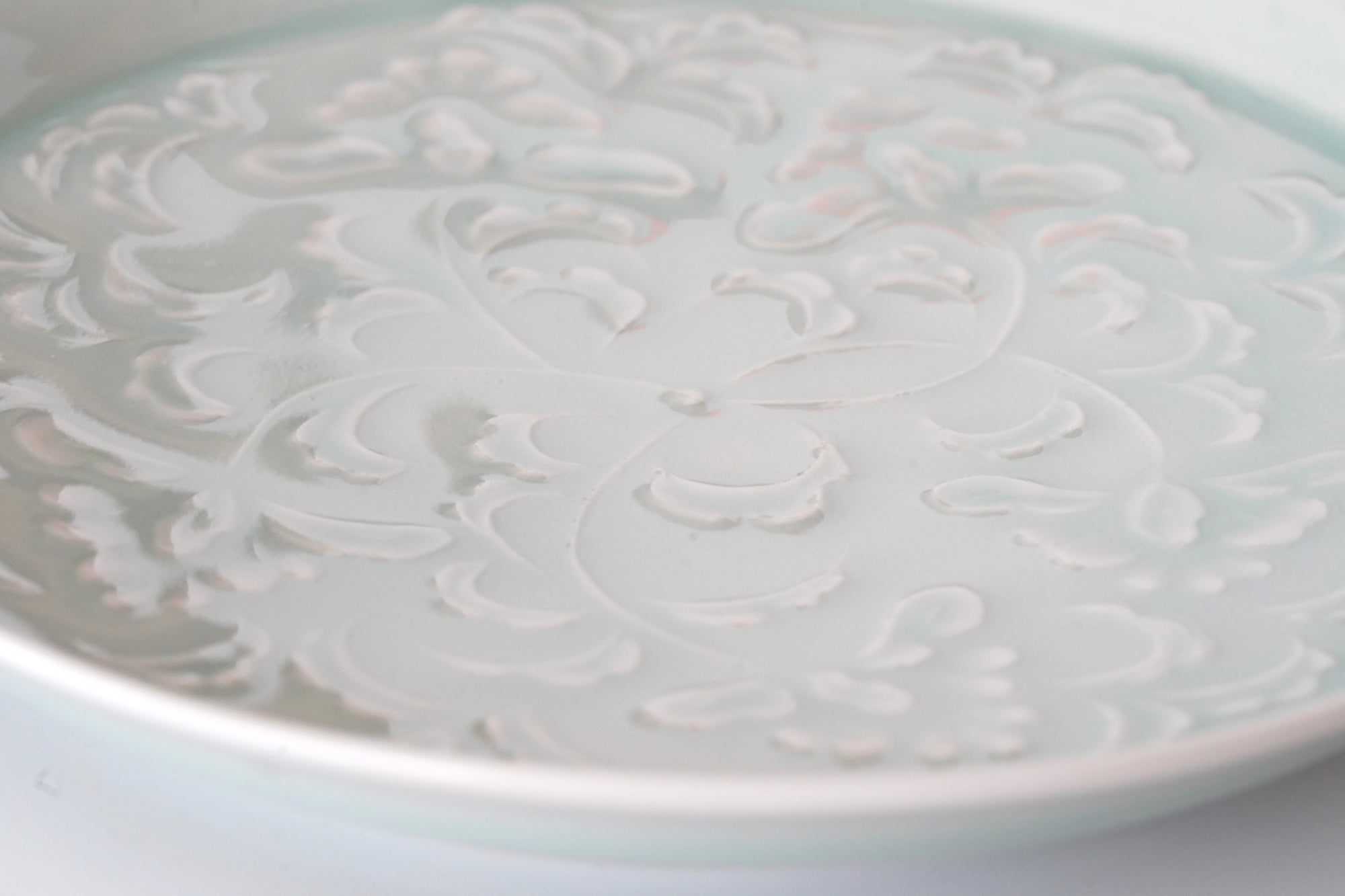 【川瀬竹秋】青白磁彫花文皿（A-01）