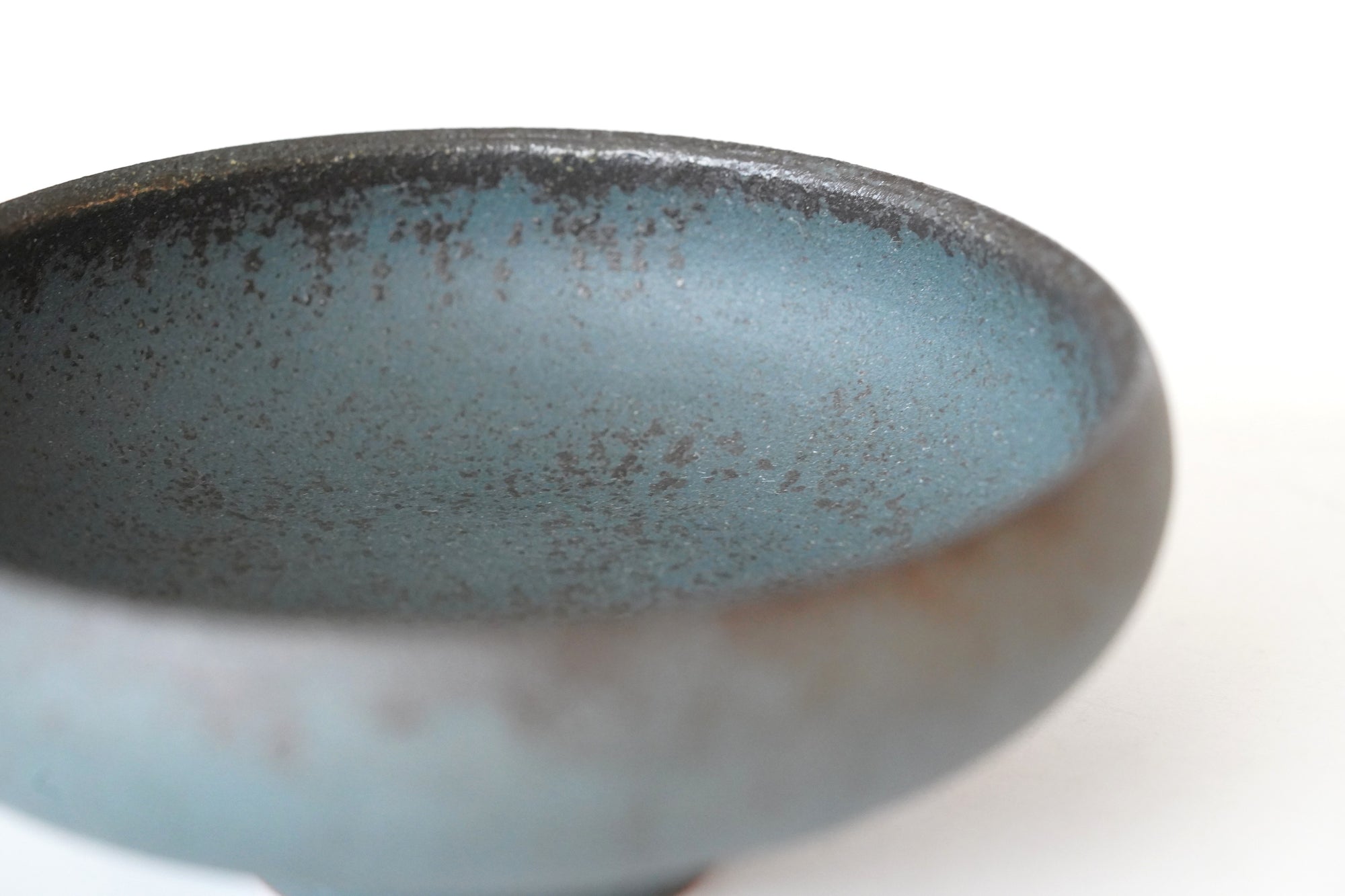【Eiichi Shibuya】地ノ器 edged bowl small verdigris blue