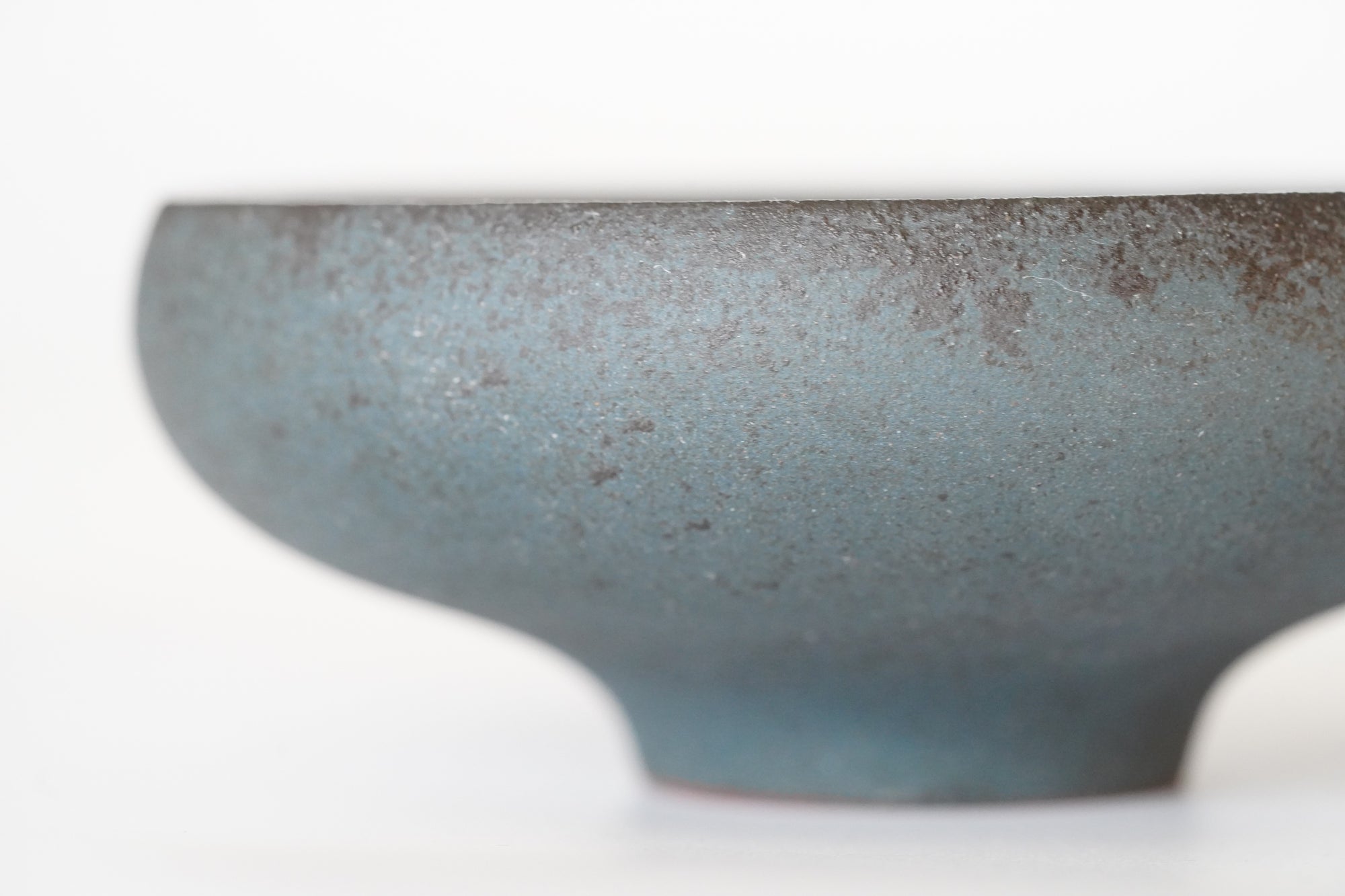 【Eiichi Shibuya】地ノ器 edged bowl small verdigris blue