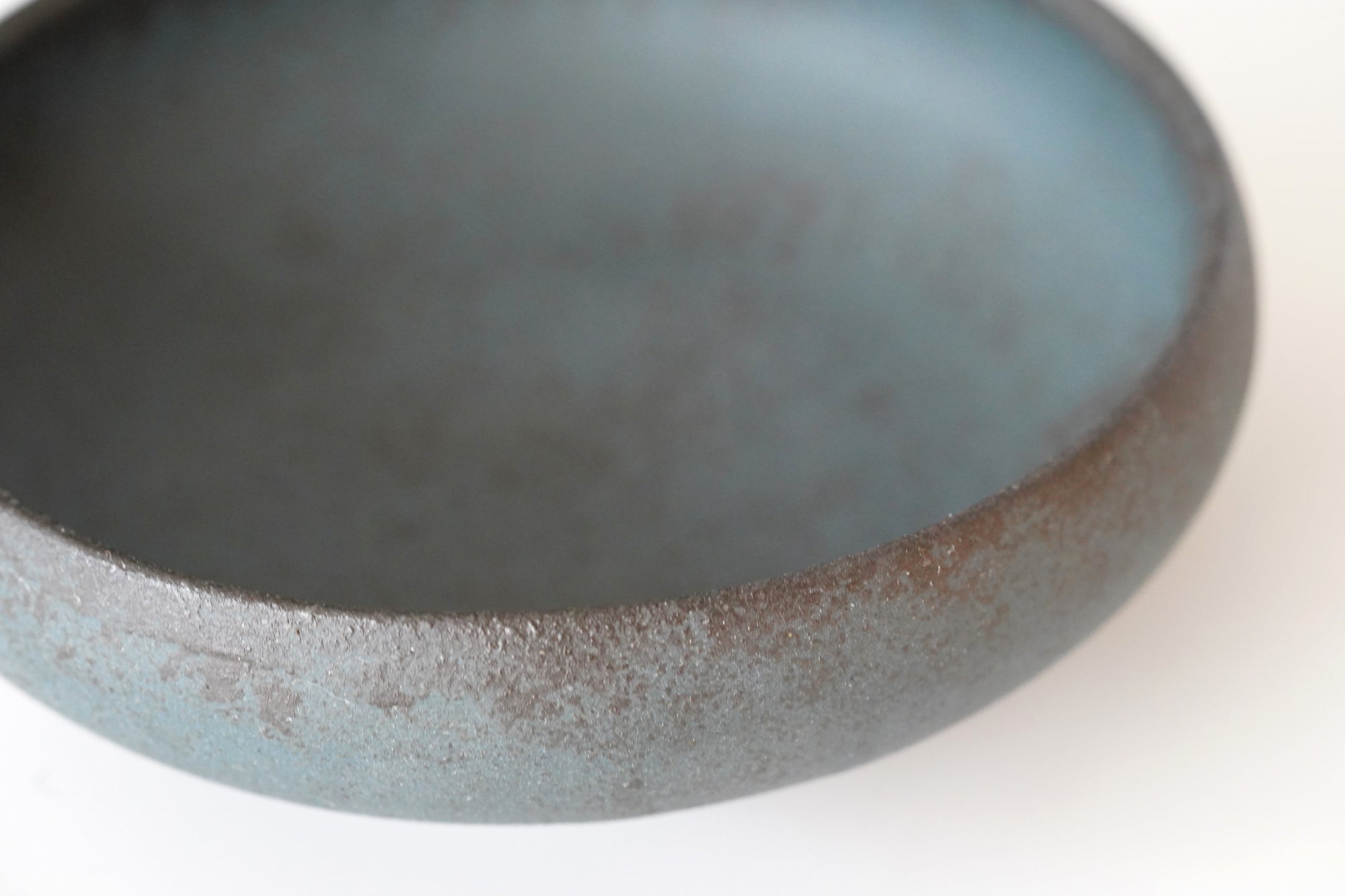 【Eiichi Shibuya】地ノ器 edged bowl small verdigris blue