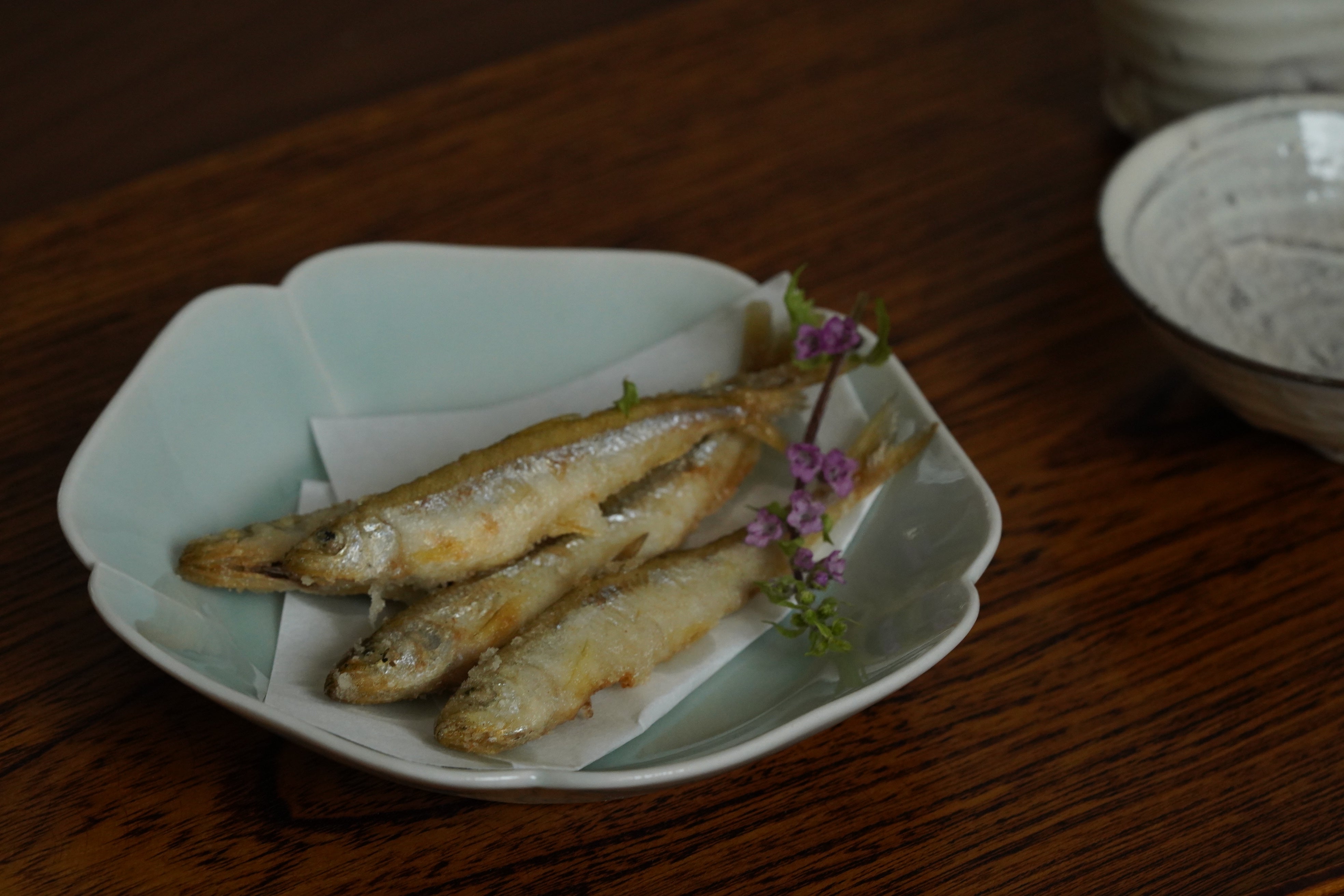 ◇367◇白磁藍条文盃 川瀬竹秋 日本酒 ワイン 焼酎 デザート 川瀬竹秋