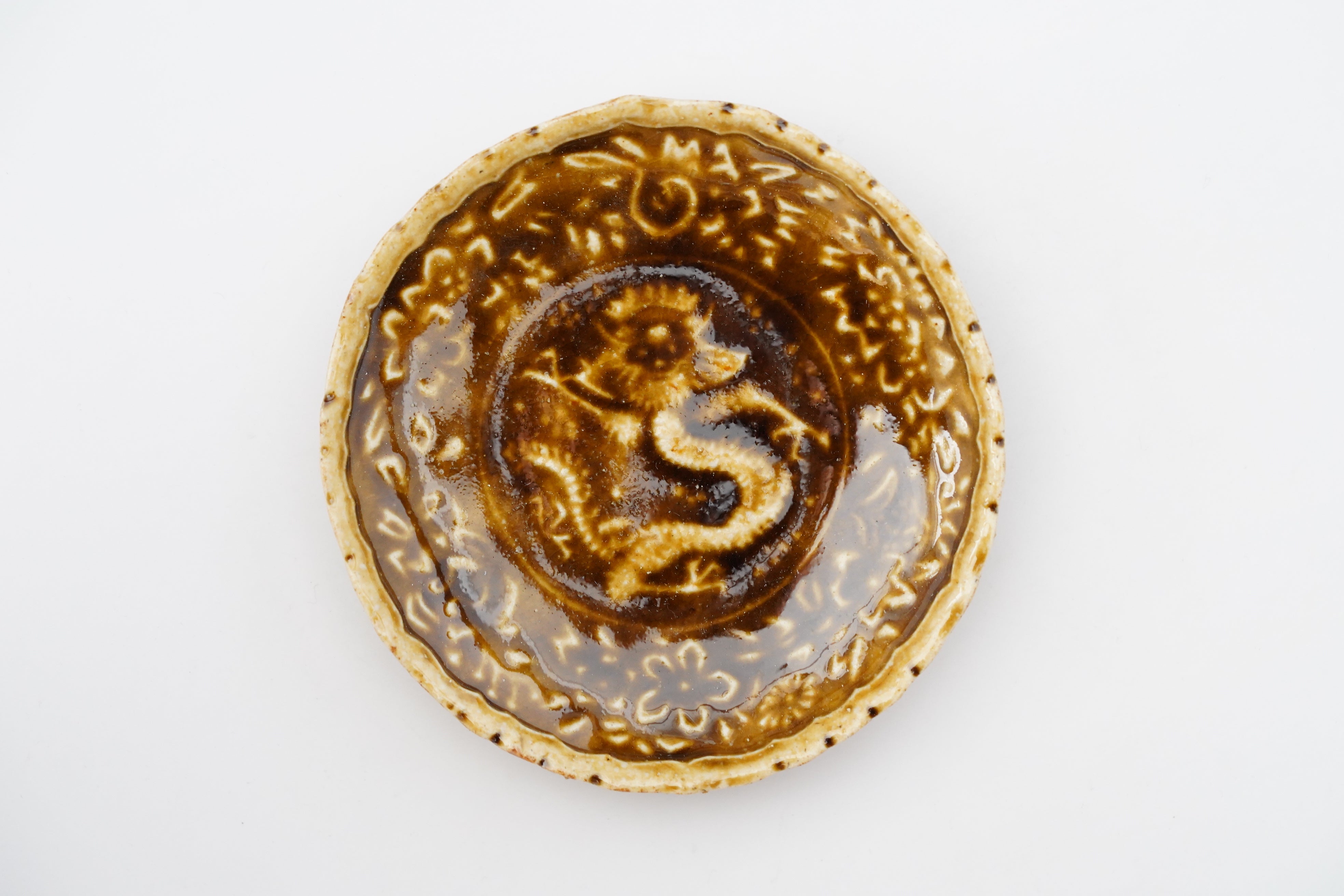 魚と波の彫刻 金属製皿 直径約30cm 染錦手波鶴紋 魚型皿 小 | 深川製磁/フカガワセイジ | 三越