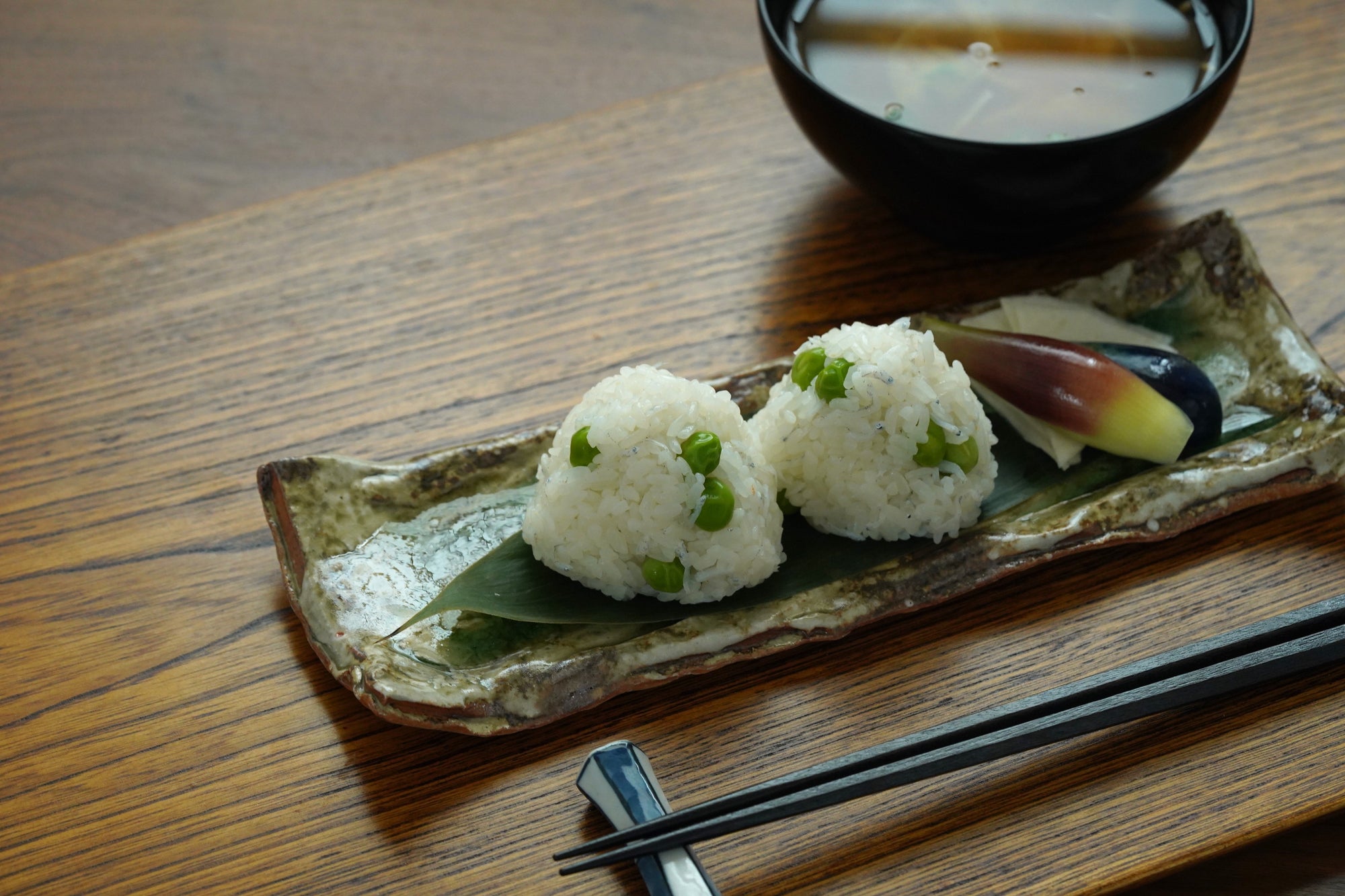 【新 学】灰釉長皿