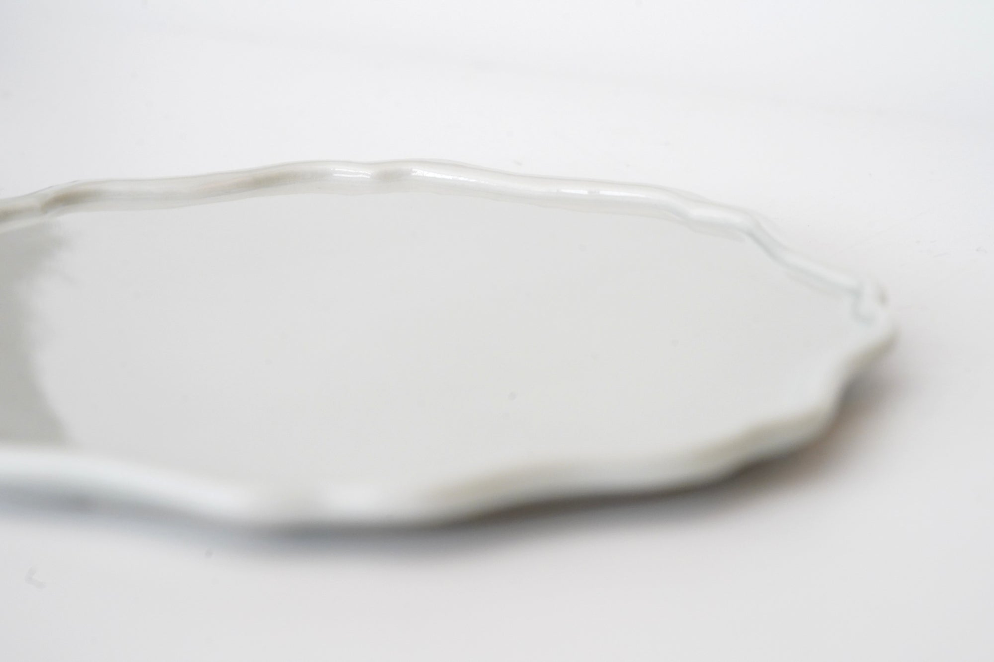 【新道工房】白磁4.5寸花弁皿