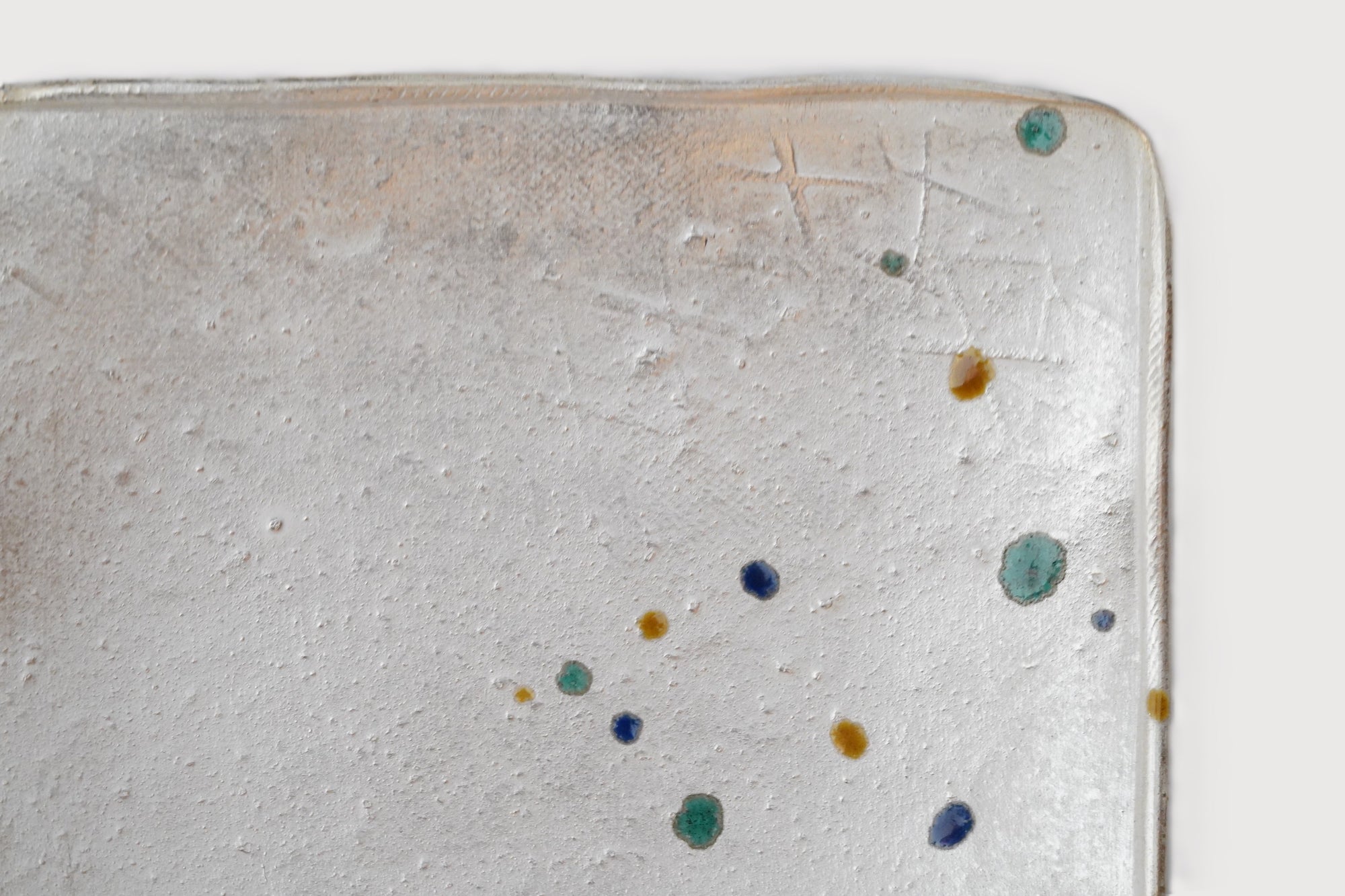 【伊勢崎紳】銀彩叩四方皿　5.5寸