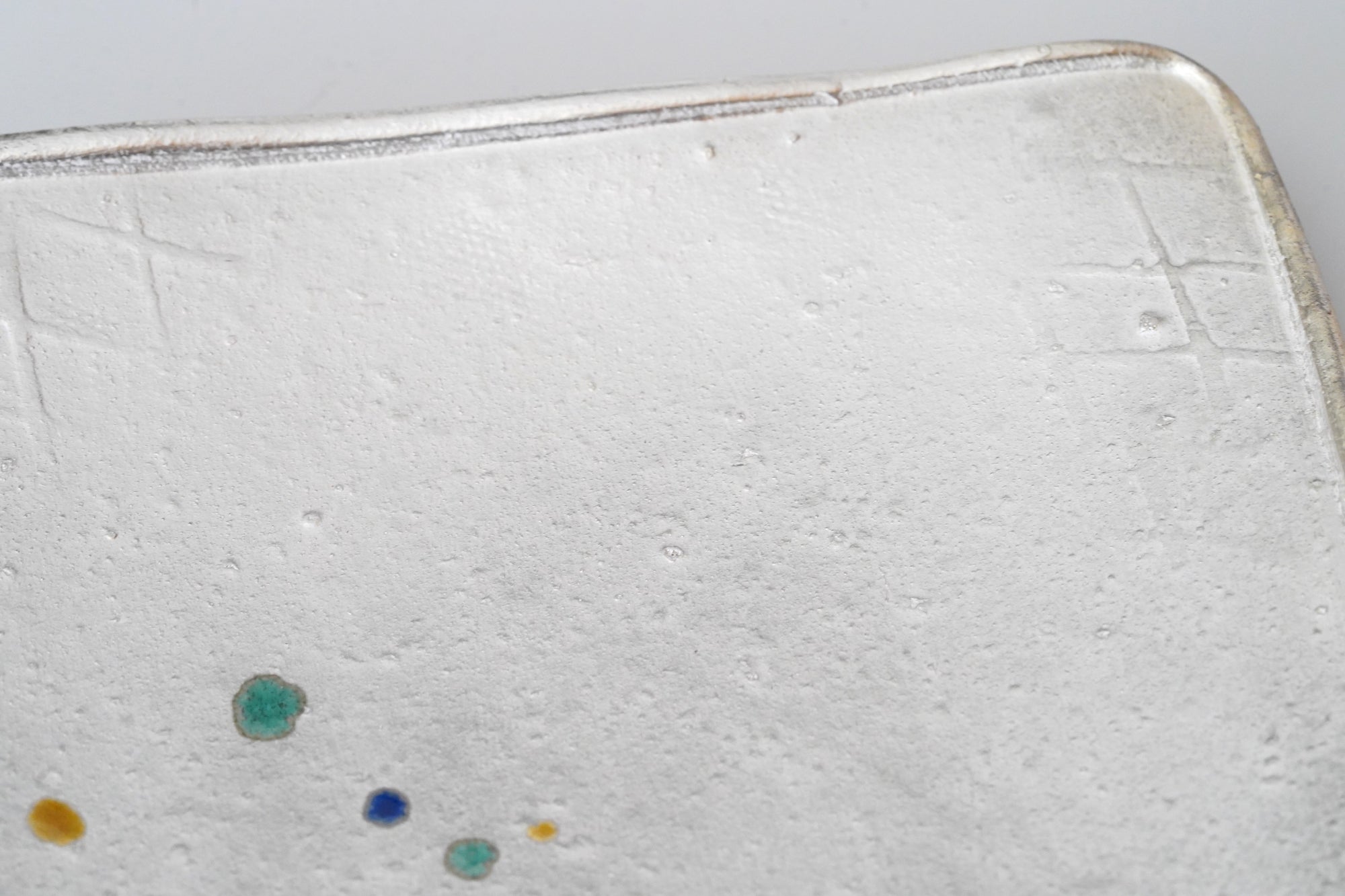 【伊勢崎紳】銀彩叩四方皿　5.5寸