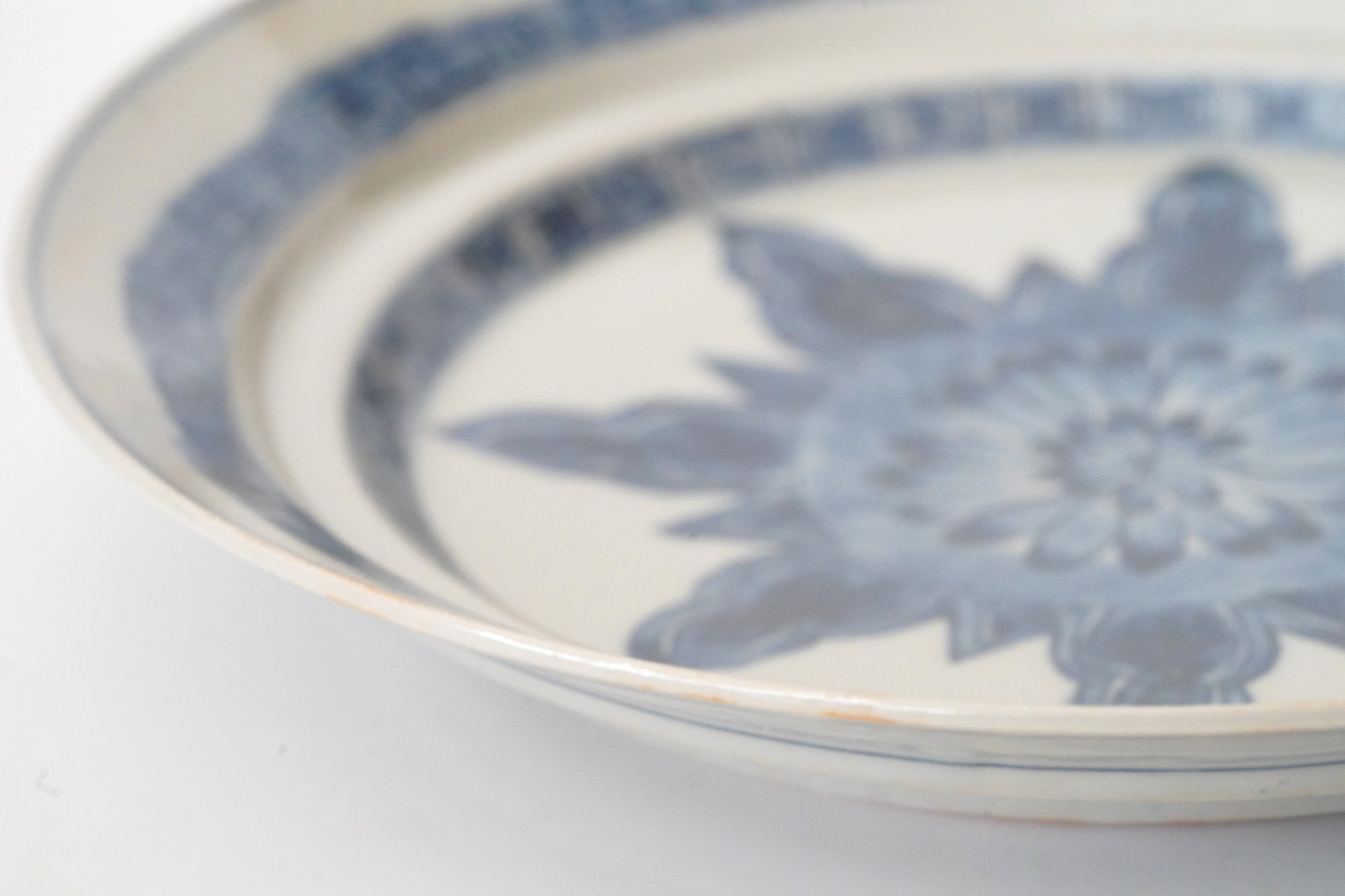 [广野敏彦]旧染菊花雷纹盘