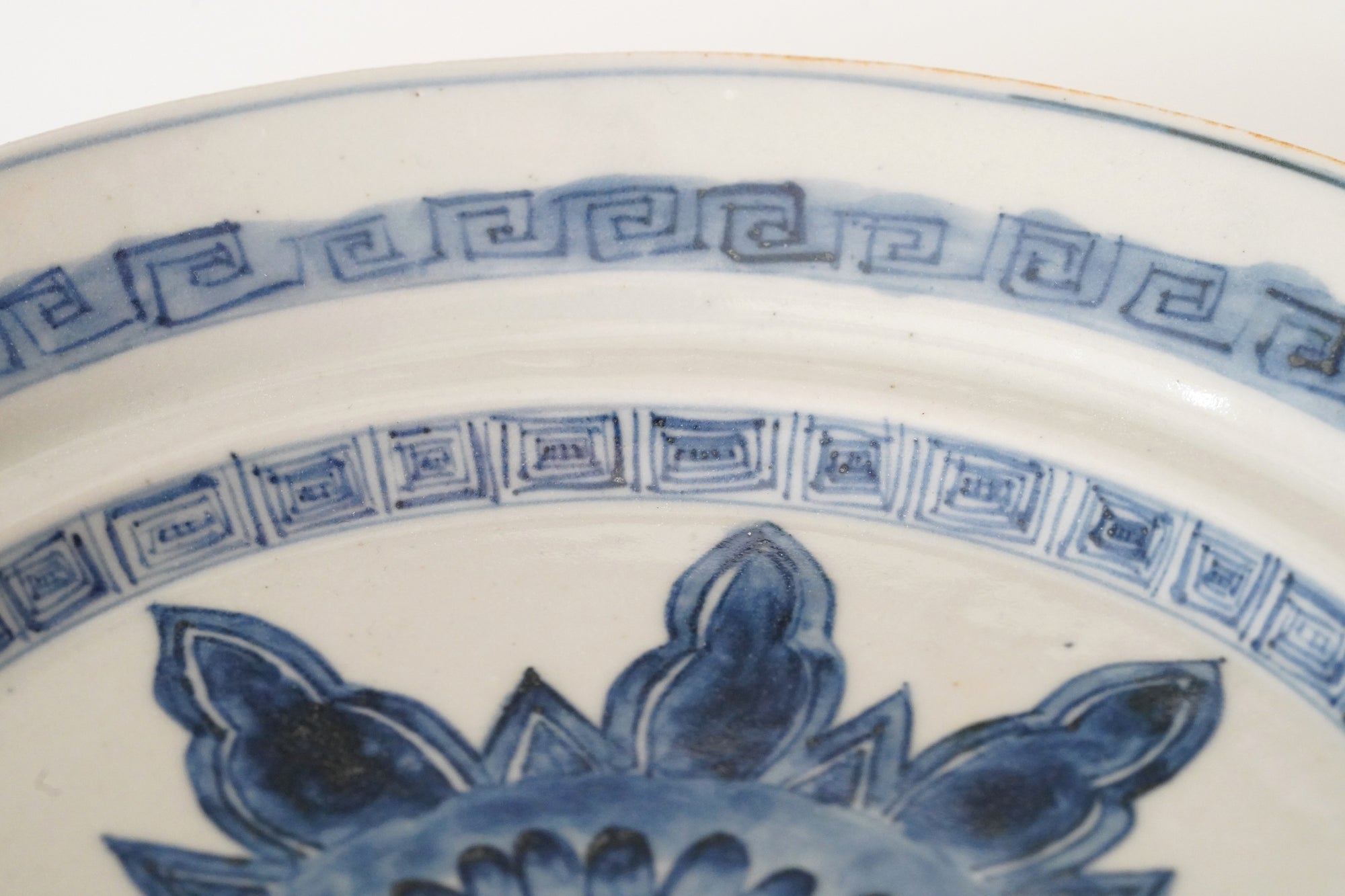 [广野敏彦]旧染菊花雷纹盘