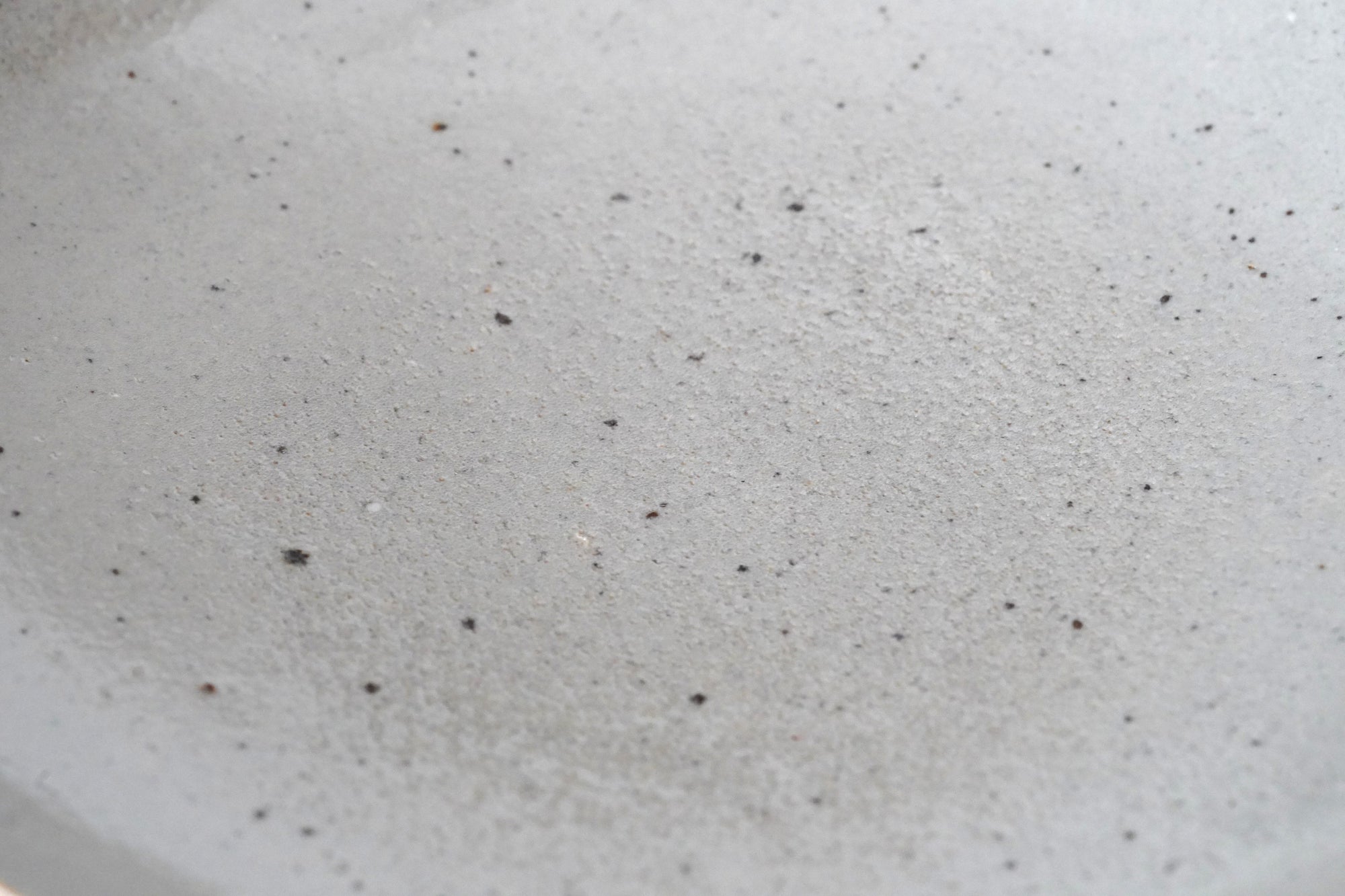 [Kentaro Murayama] Black Karatsu six-inch plate