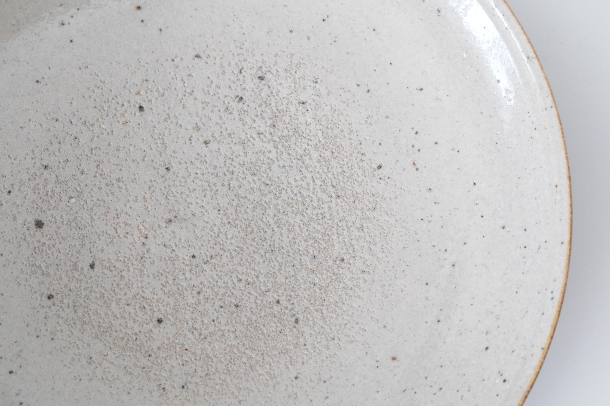 [Kentaro Murayama] Black Karatsu six-inch plate